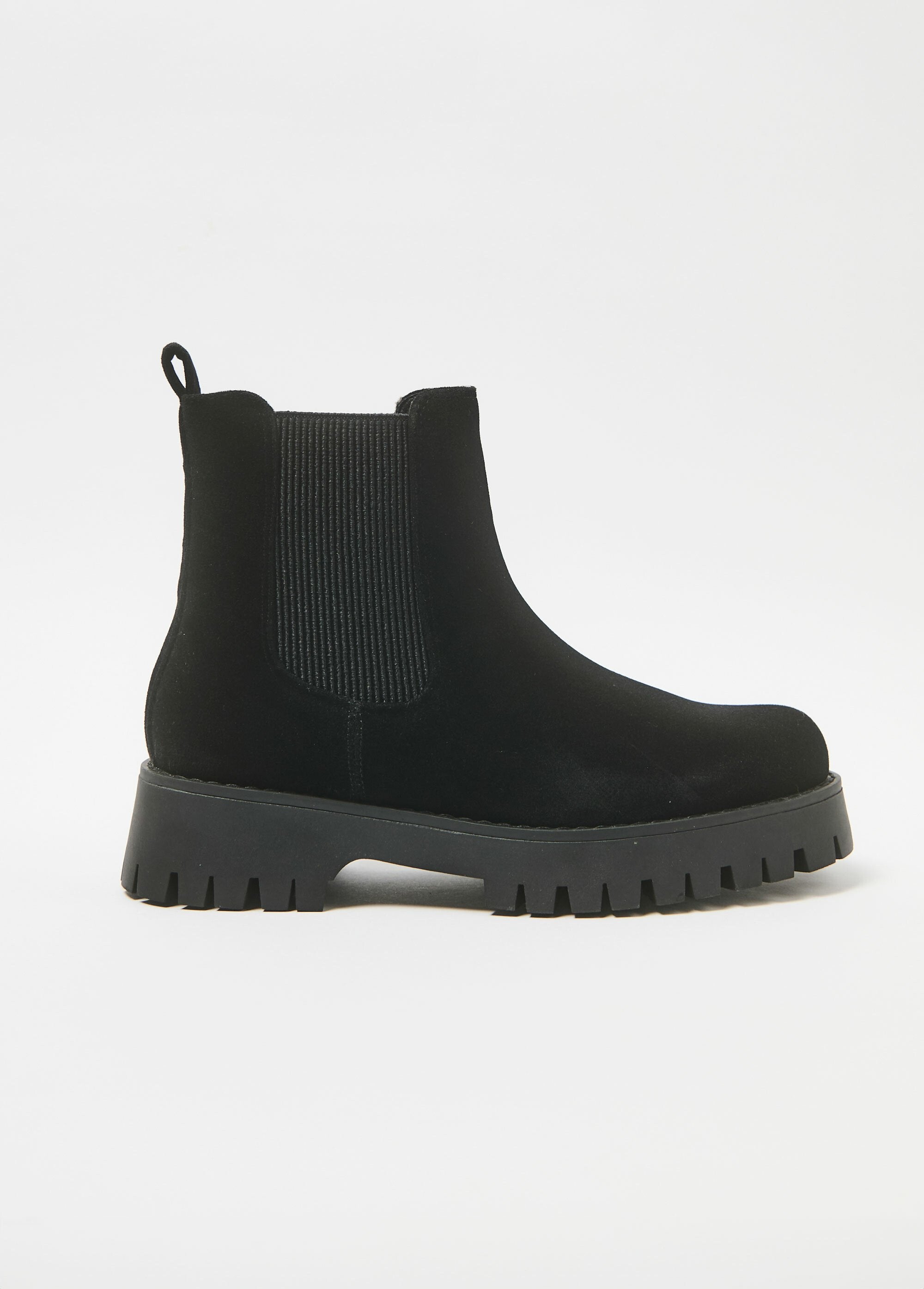 Botas_Chelsea_efecto_ante_con_suela_dentada_Negro_DR1_slim
