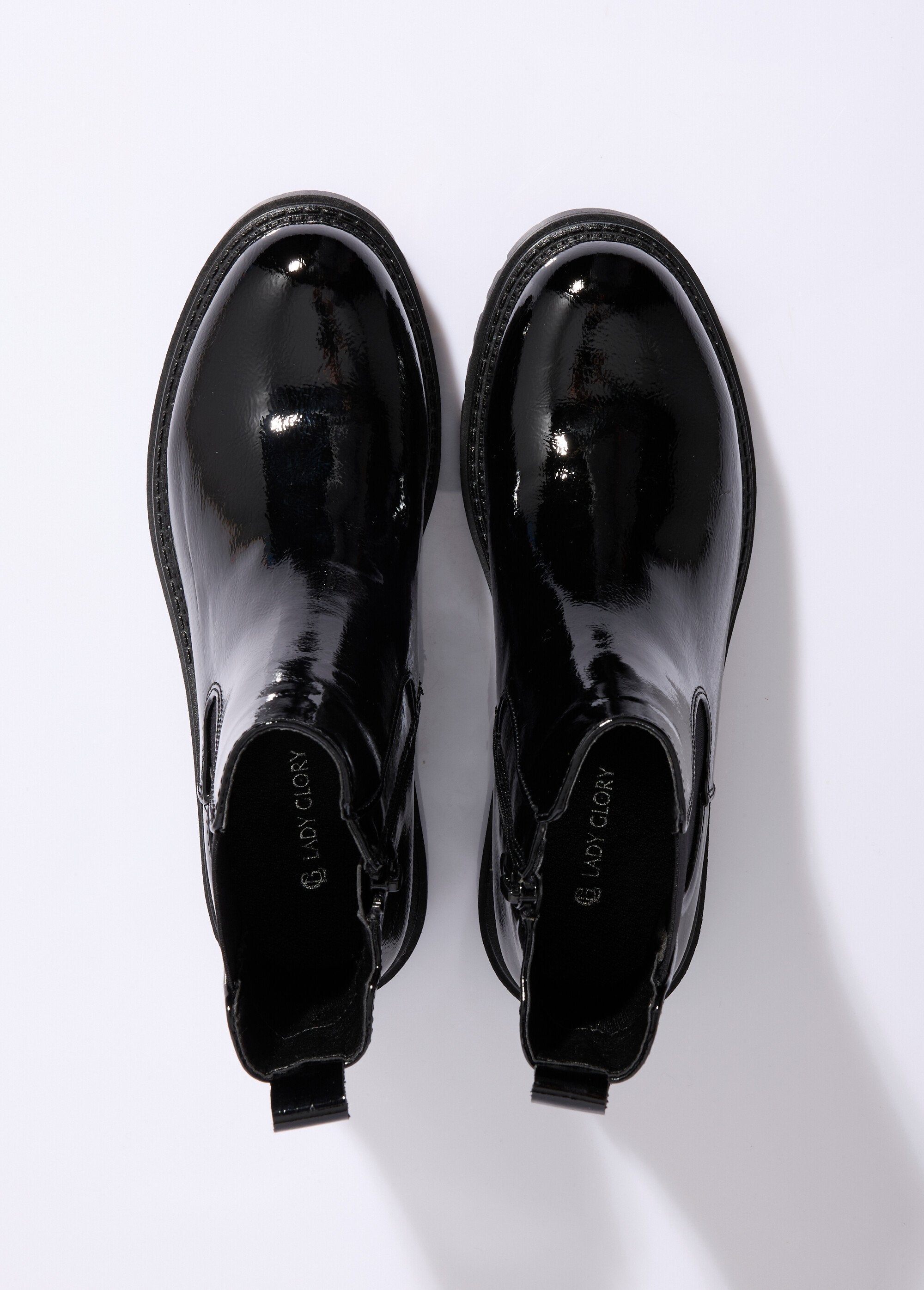 Botas_Chelsea_de_charol_con_suela_de_tacos_Negro_OV1_slim