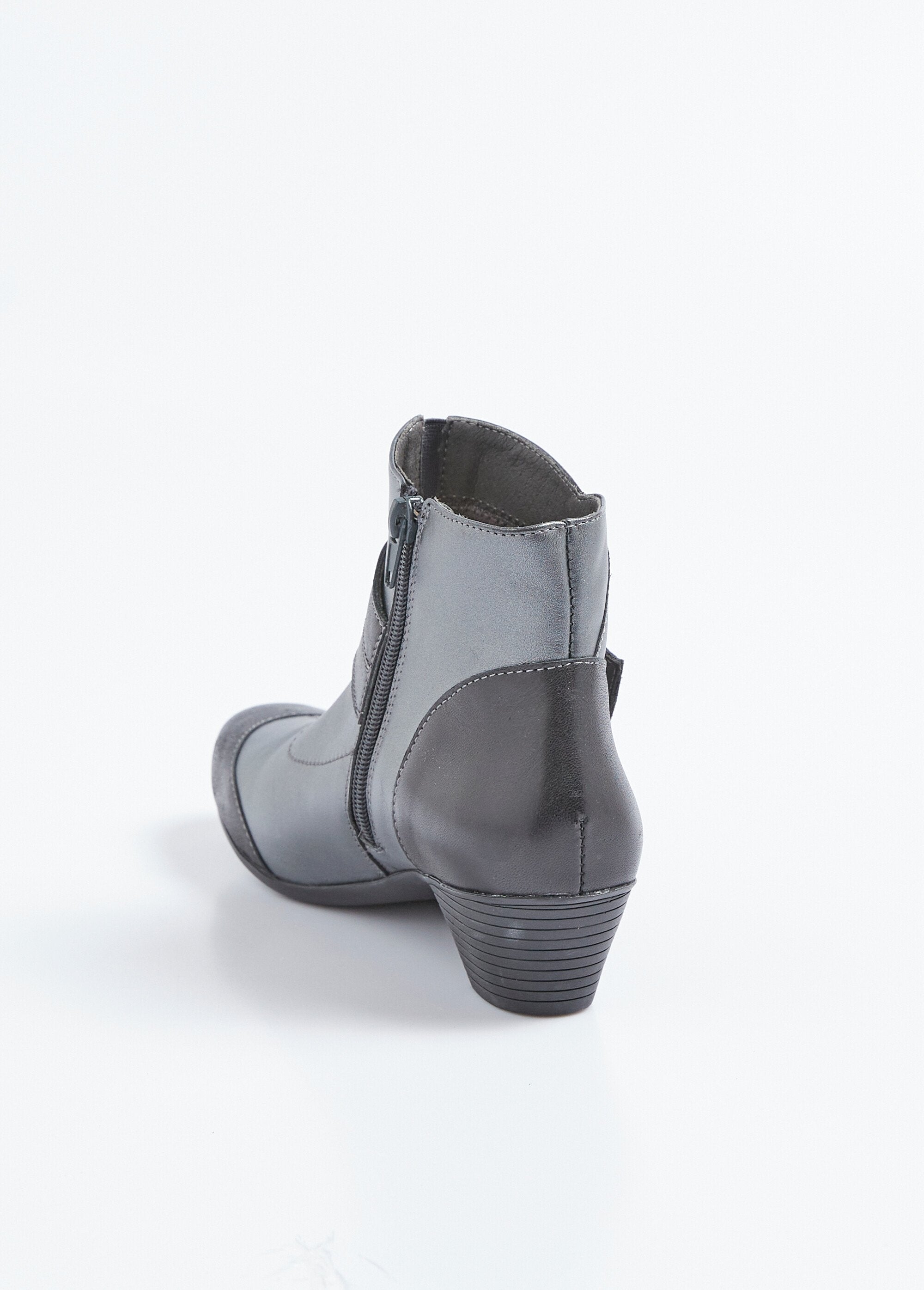 Botas_de_piel_con_cremallera_y_tacón_bajo_Gris_DO1_slim