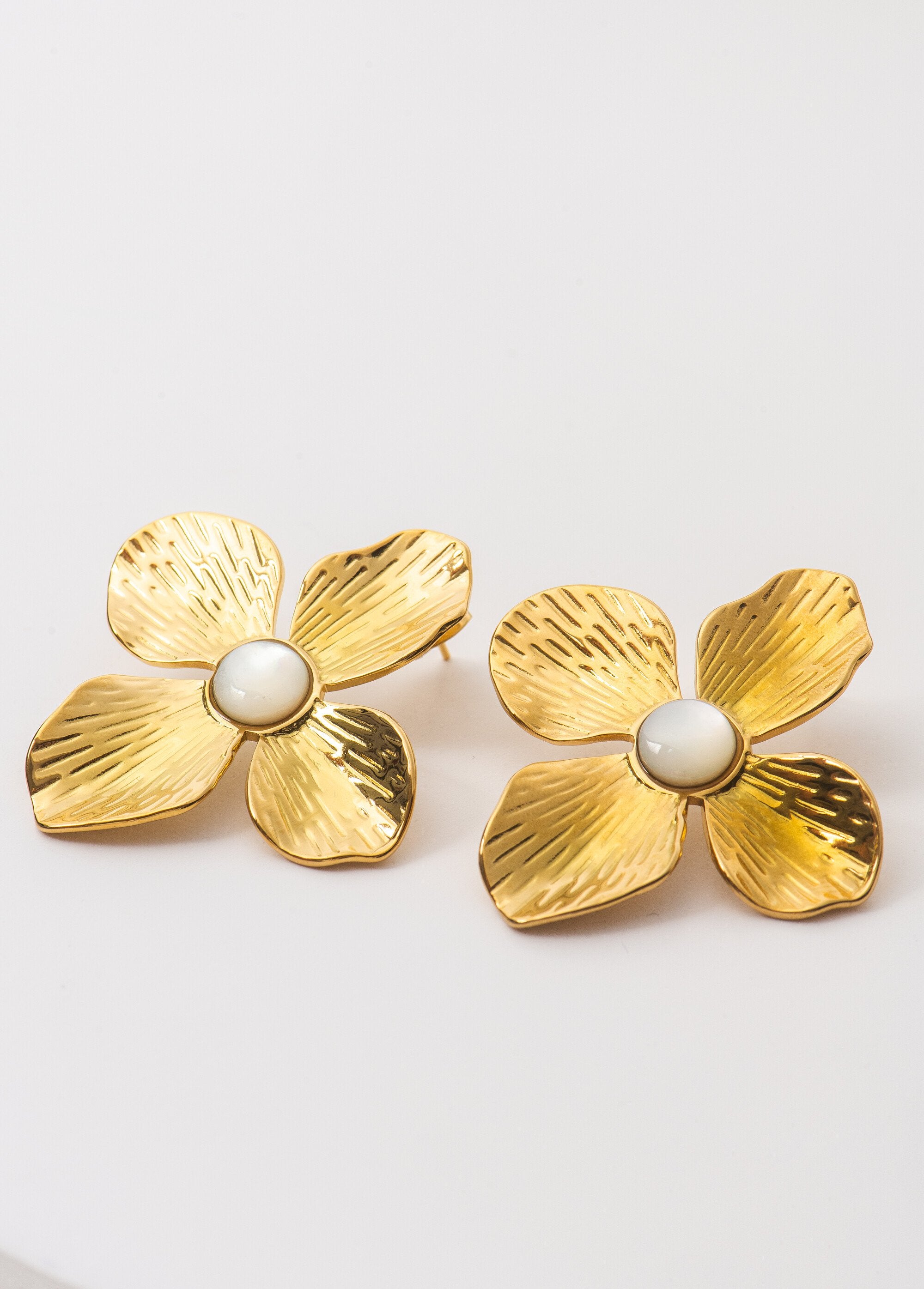 Pendientes_de_acero_con_flores_de_fantasía_Dorado_DE1_slim