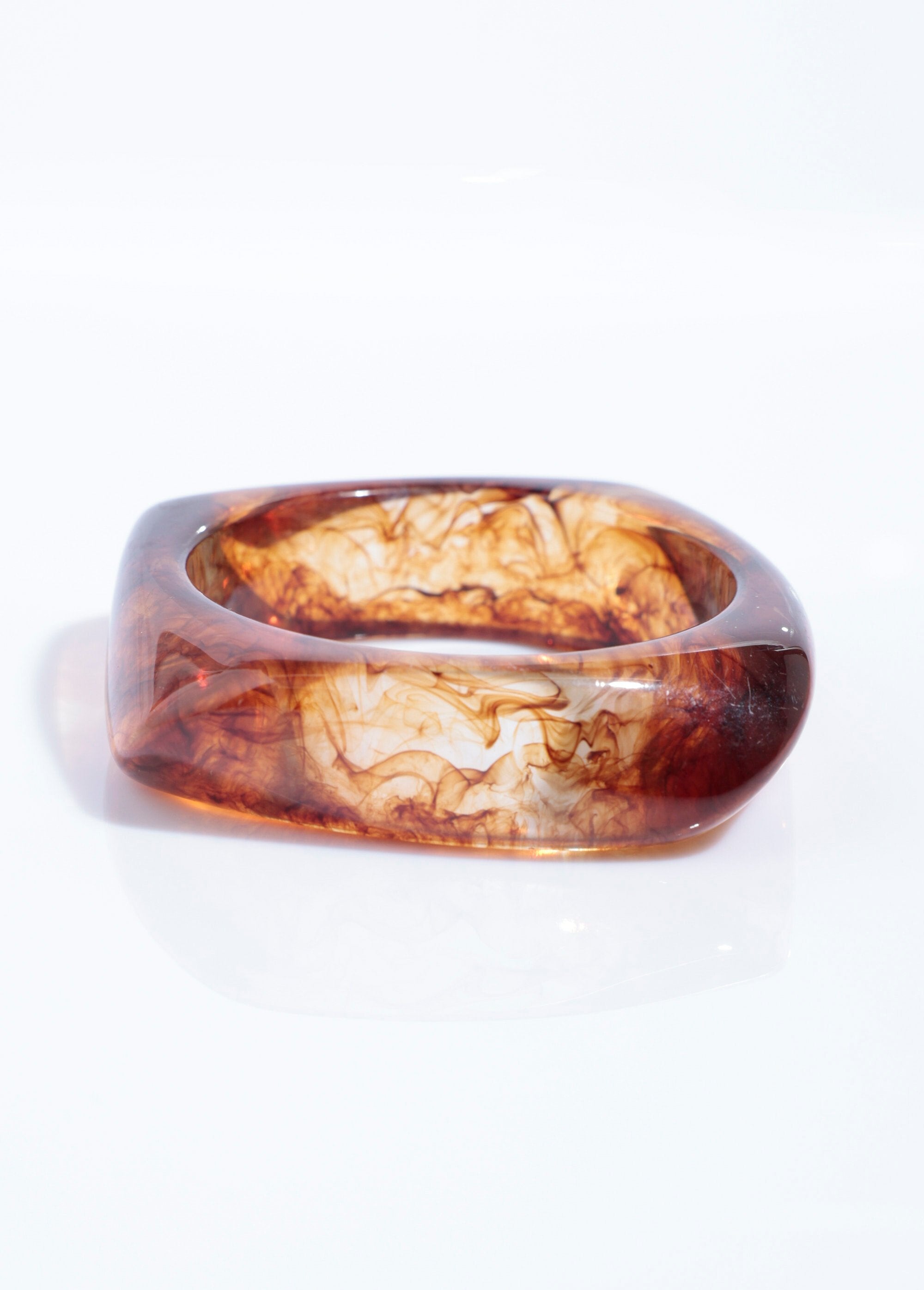 Pulsera_rígida_cuadrada_con_aspecto_de_ámbar._Ámbar_FA1_slim