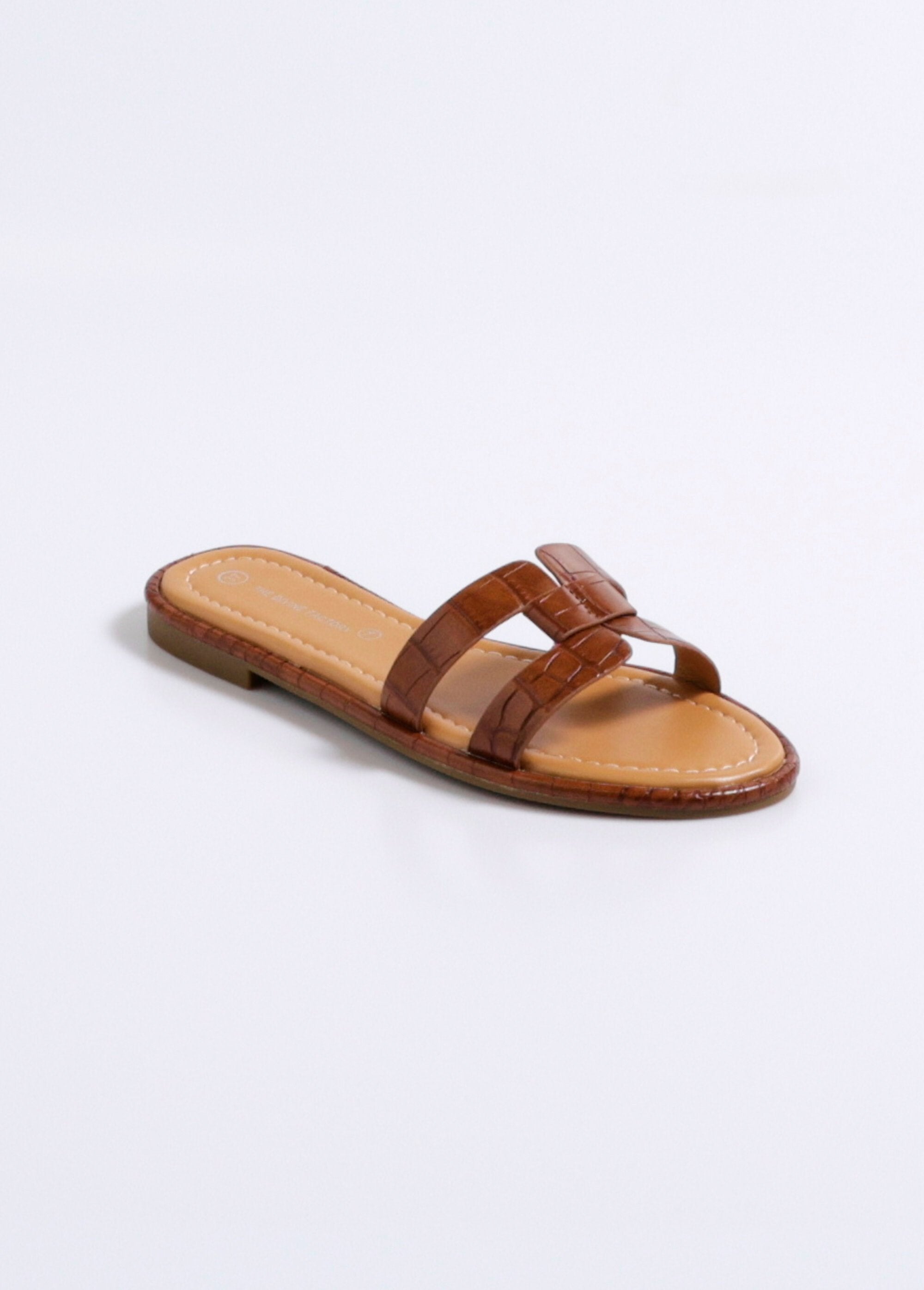 Elegantes_mules_planos_estilo_cocodrilo_camello_FA1_slim