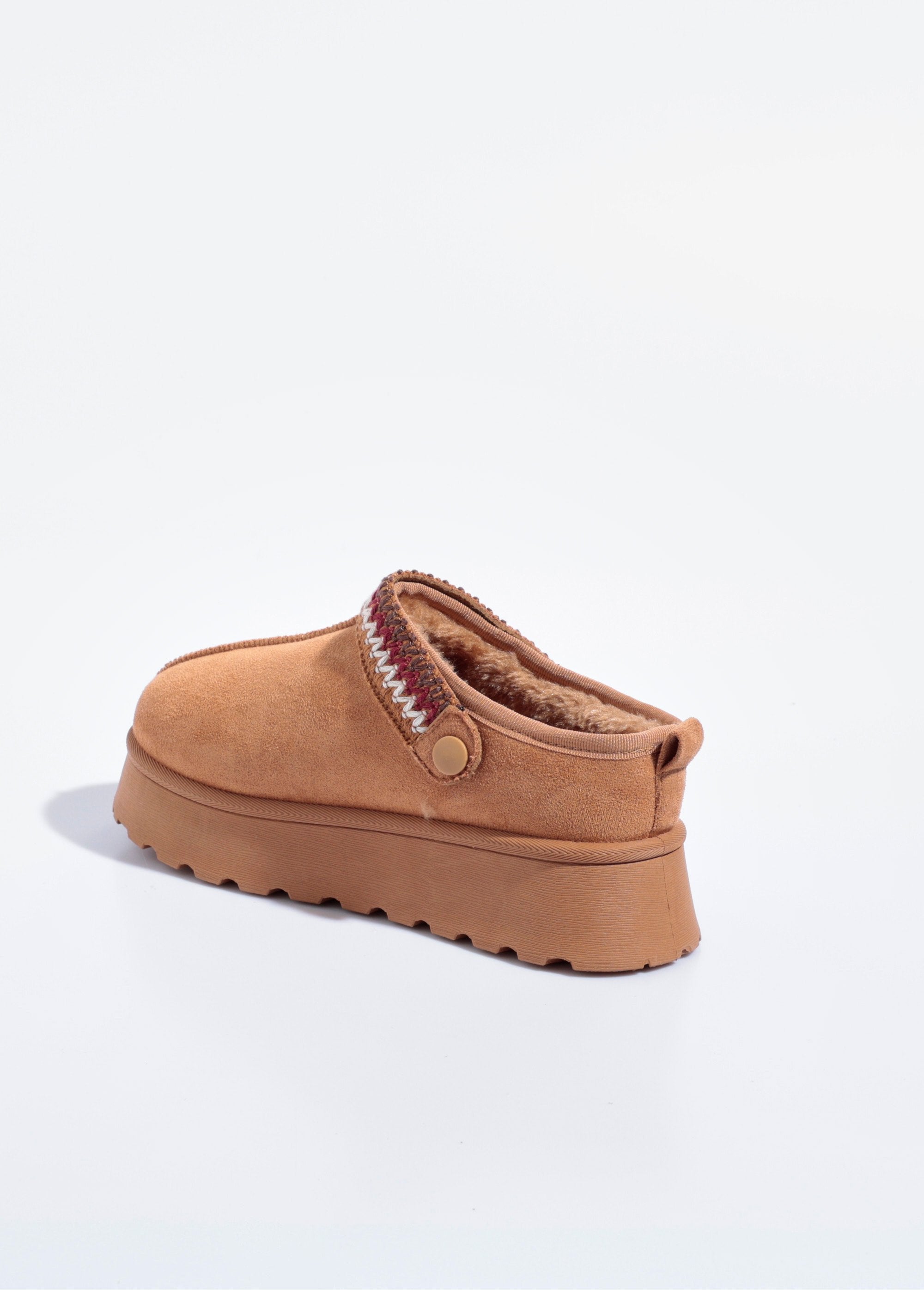 Mules_de_cuña_forrados_de_piel_con_tira_de_fantasía_camello_DO1_slim