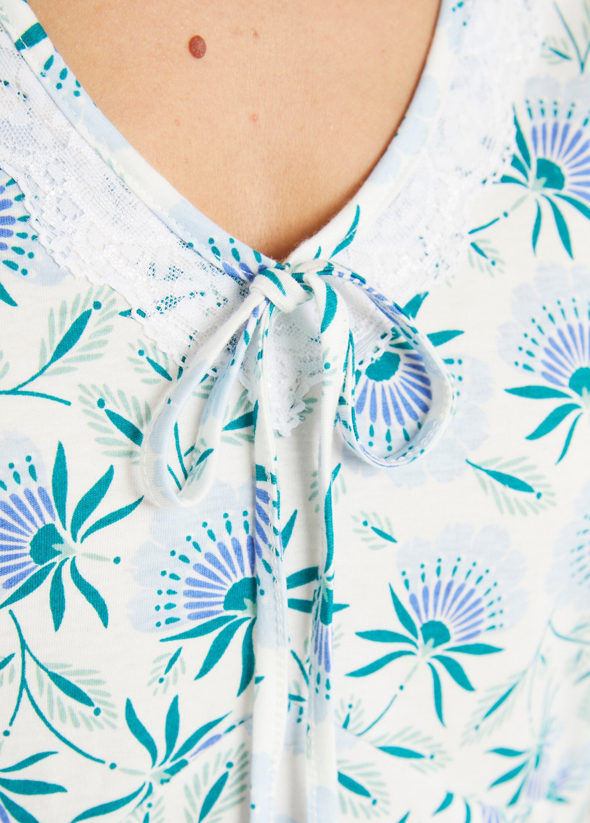 Camisón_largo_medio_de_encaje_floral_de_algodón_Azul_DE3_slim