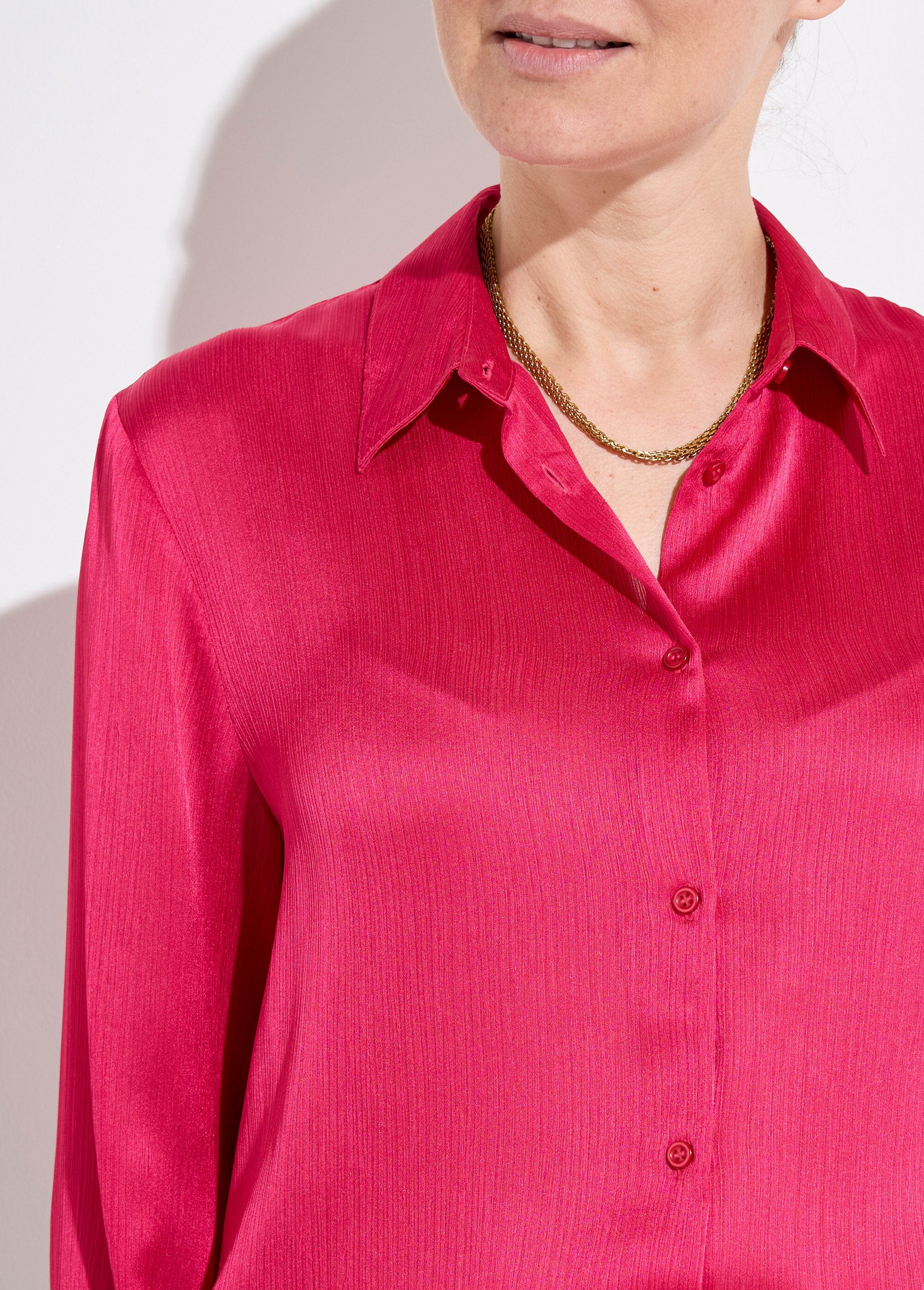 Blusa_de_satén_de_manga_larga_con_botones_Fucsia_DE1_slim