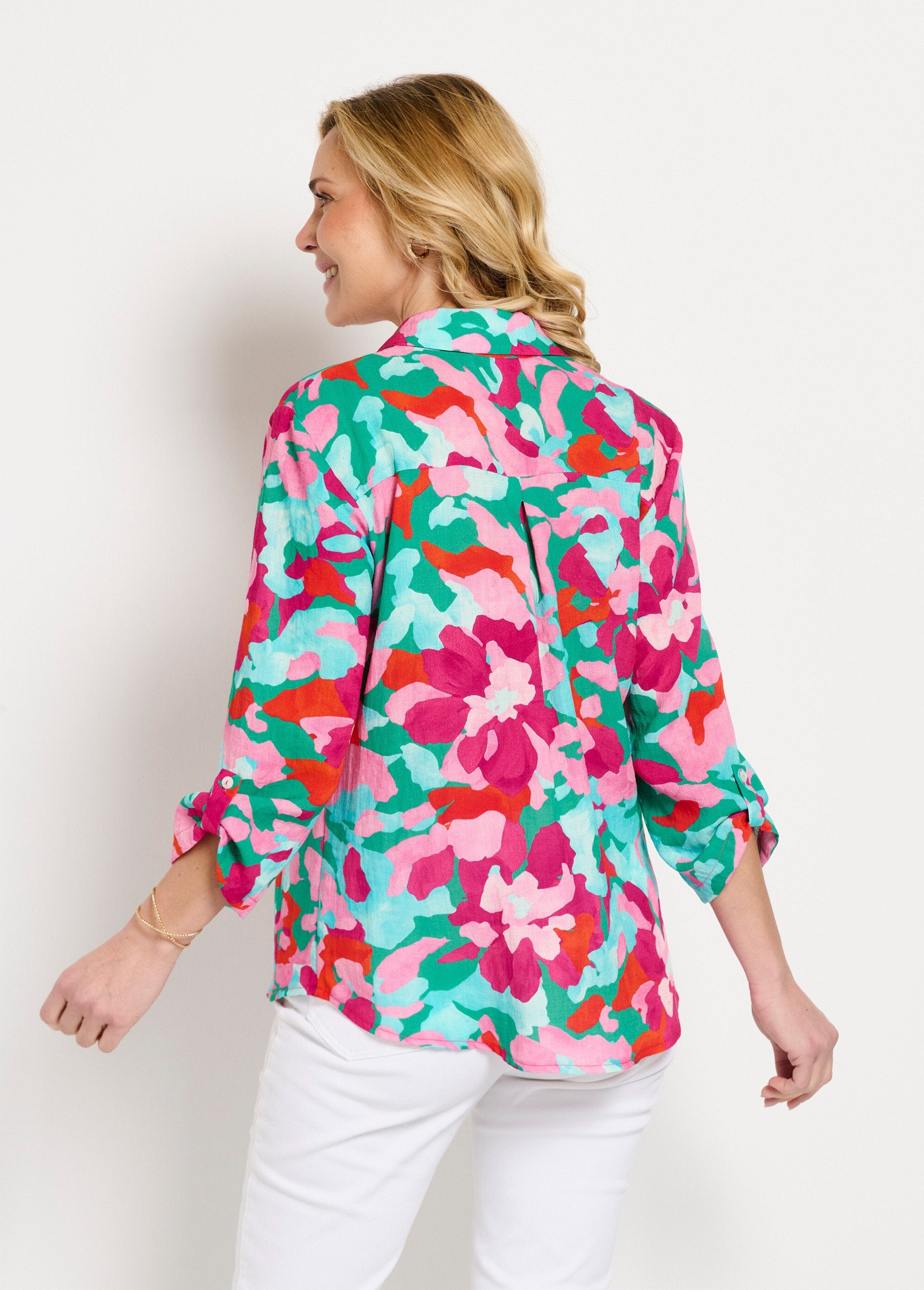 Blusa_larga_floral_con_mangas_3/4_enrolladas_rosa_y_azul_DO1_slim