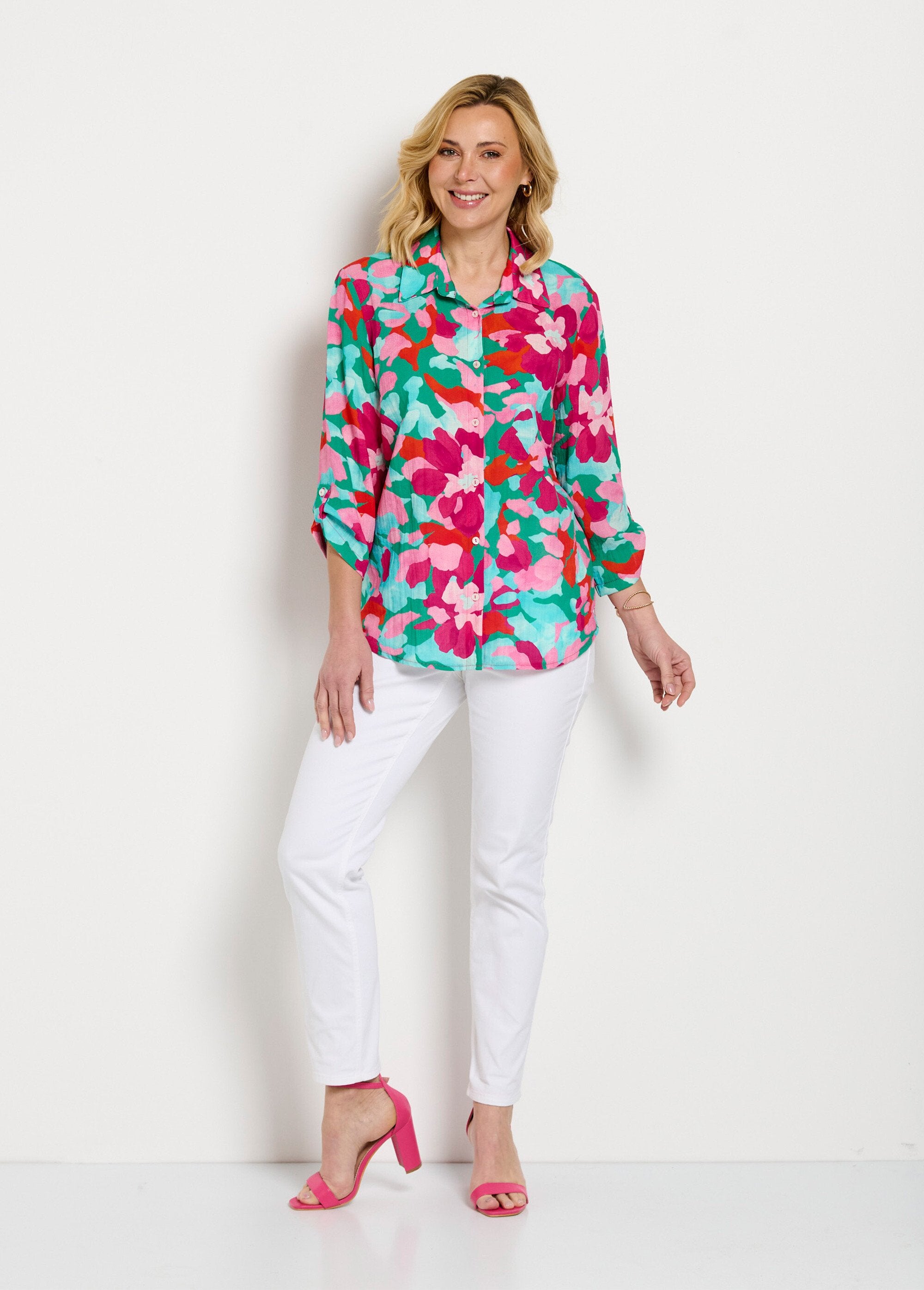 Blusa_larga_floral_con_mangas_3/4_enrolladas_rosa_y_azul_SF1_slim