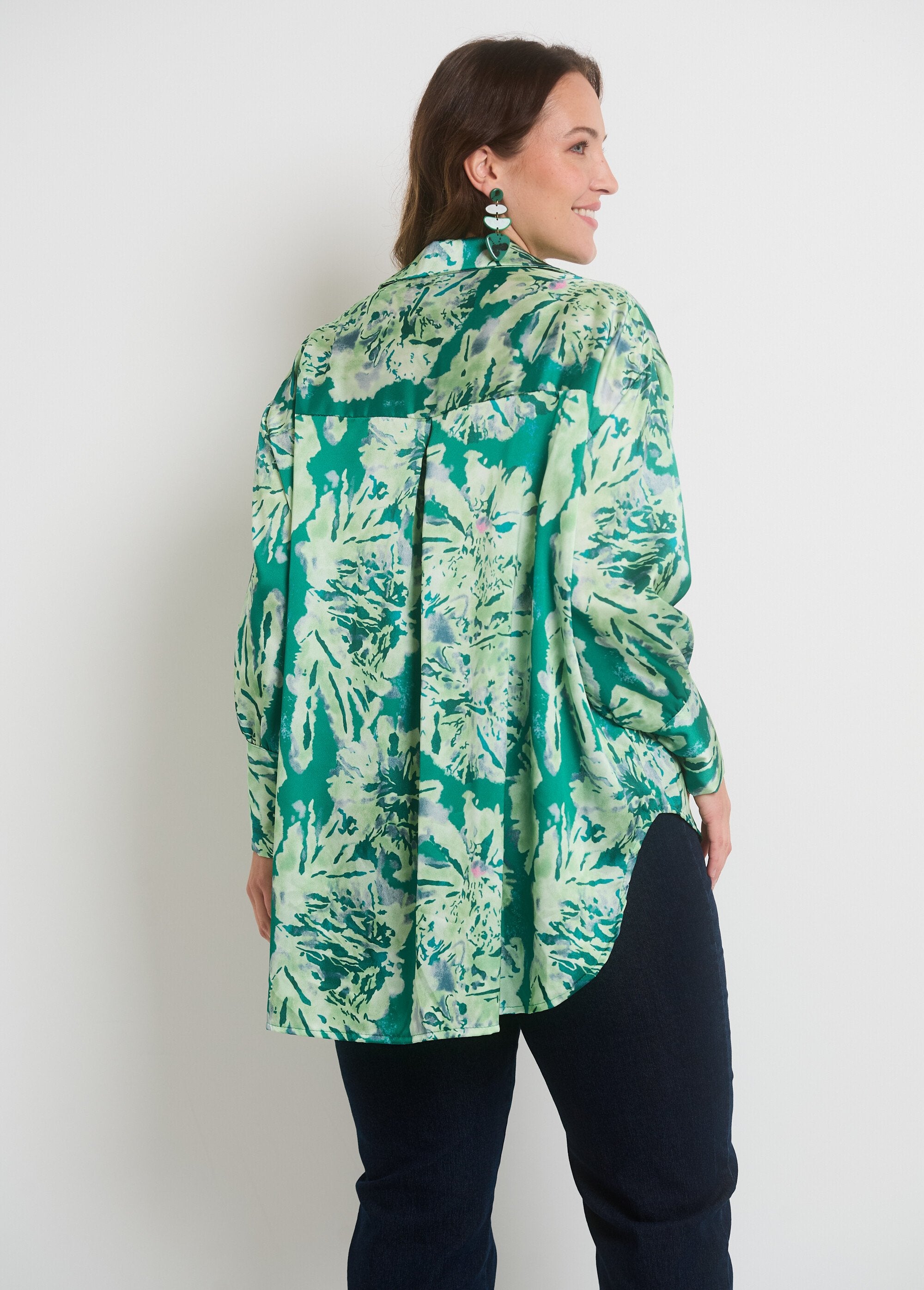 Blusa_de_satén_acuarelado_de_manga_larga_Verde_DO1_curvy