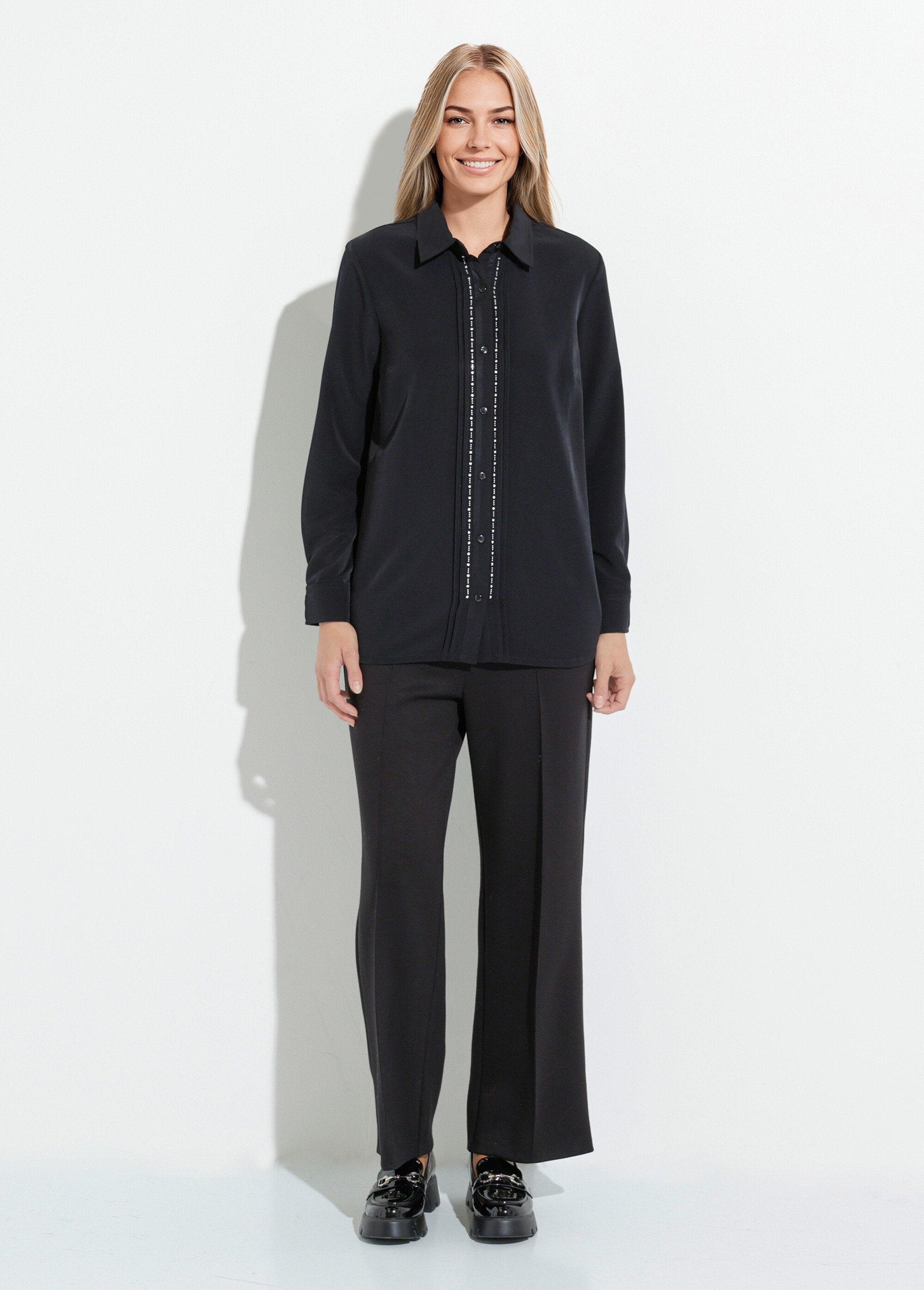 Blusa_larga_lisa_con_botones_de_strass_y_cuello_camisero_Negro_SF1_slim