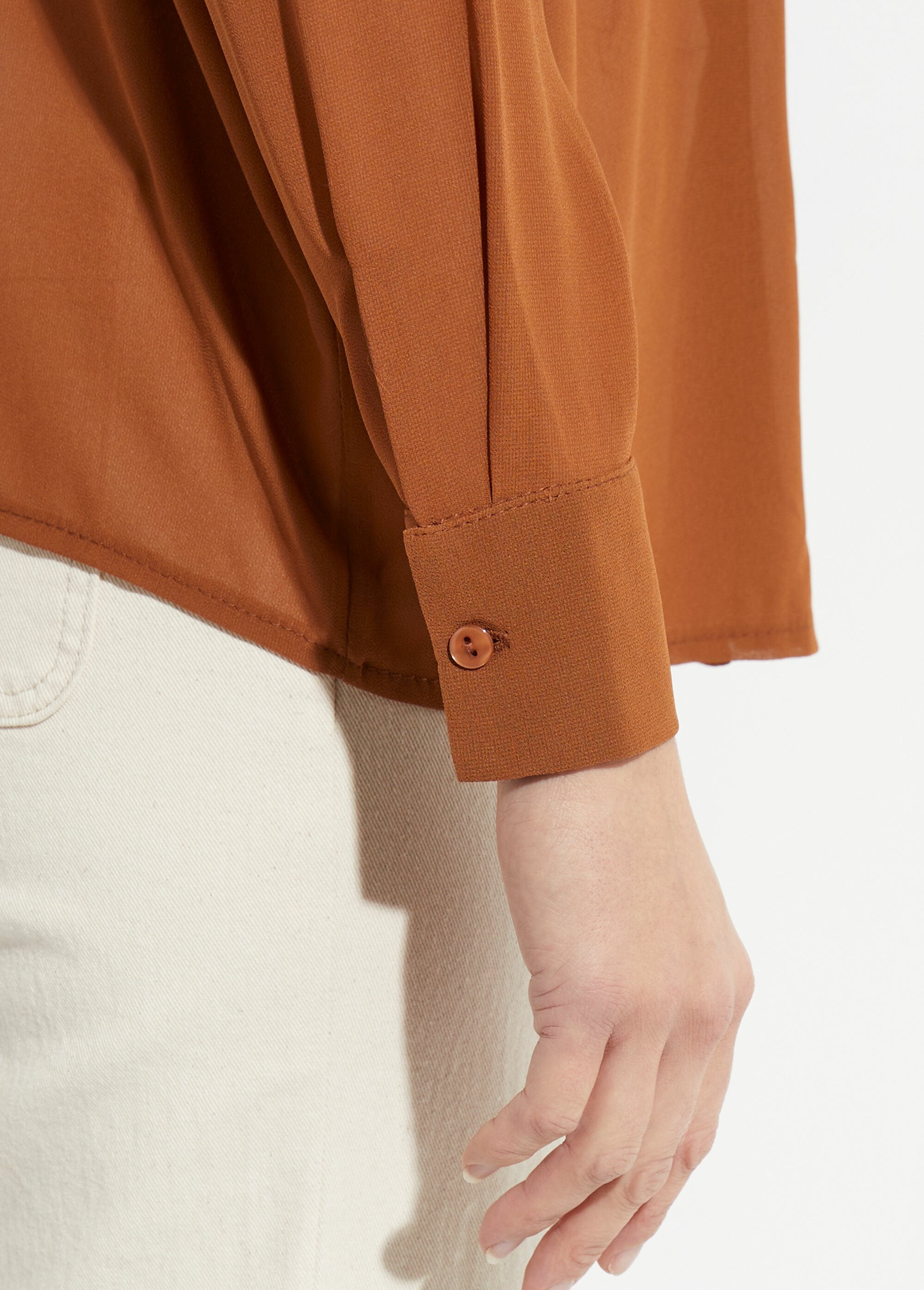 Blusa_fluida_de_voile_con_mangas_largas_Camello_DE2_slim