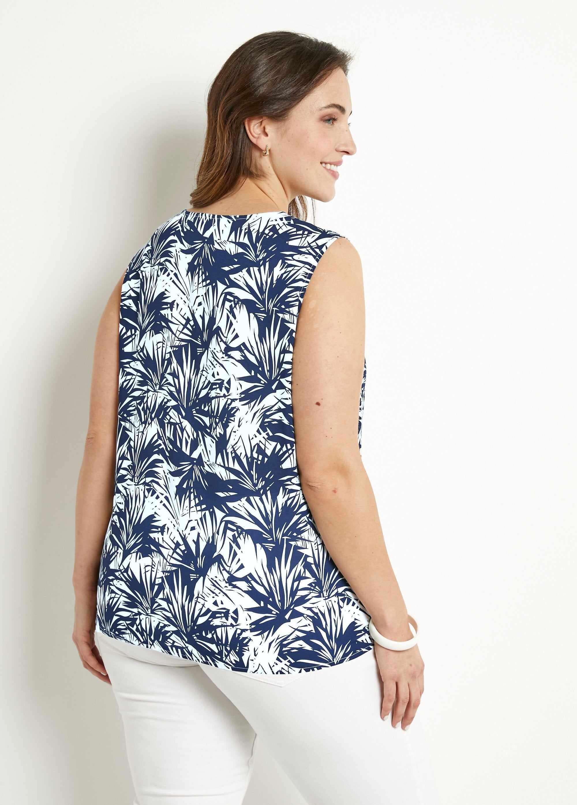 Camiseta_de_tirantes_larga_lisa_o_estampada_con_cuello_redondo_azul_marino_y_blanco_DO1_curvy