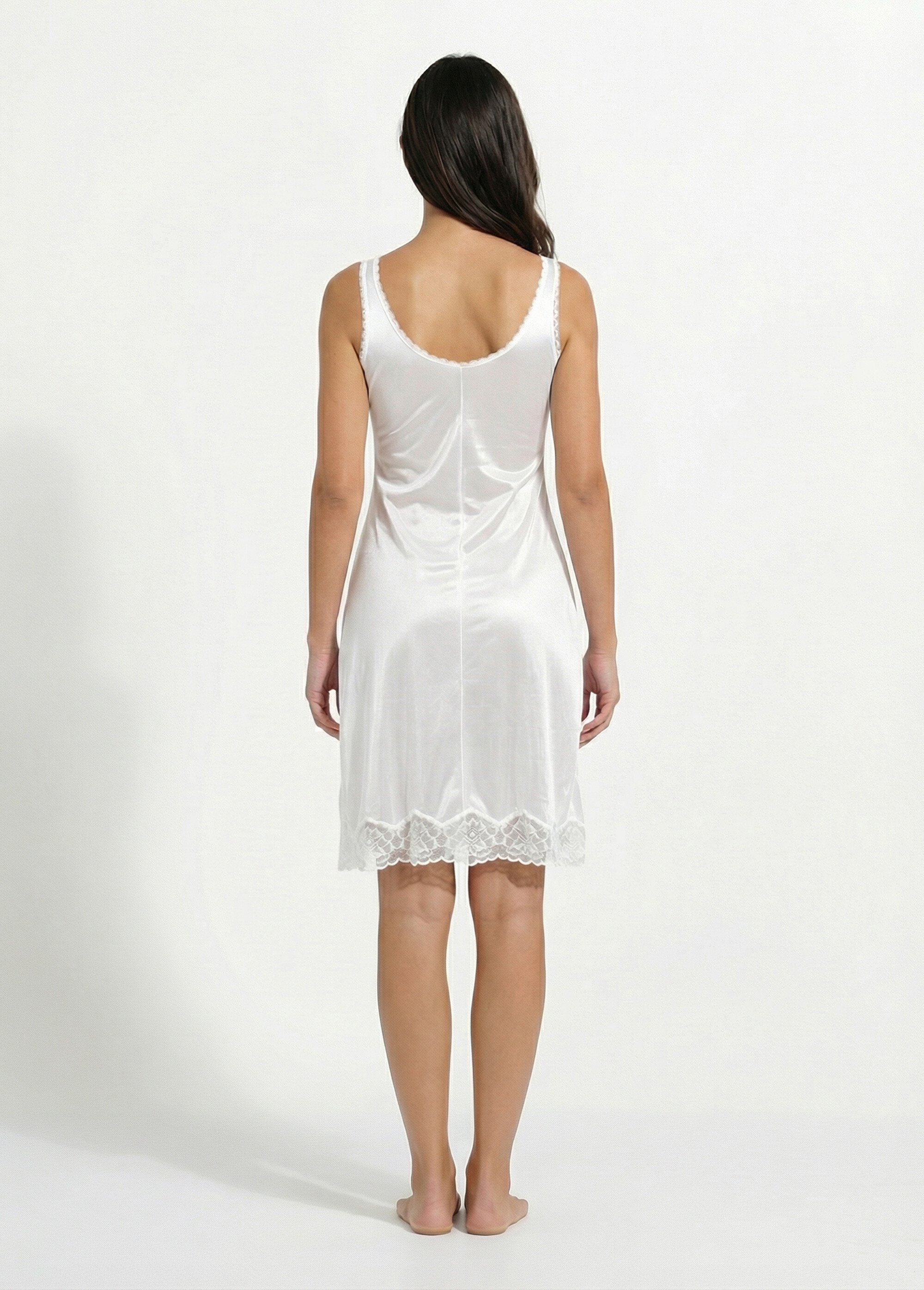 Vestido_lencero_de_satén_y_encaje_antiestático_Blanco,_Blanca_DO1_slim