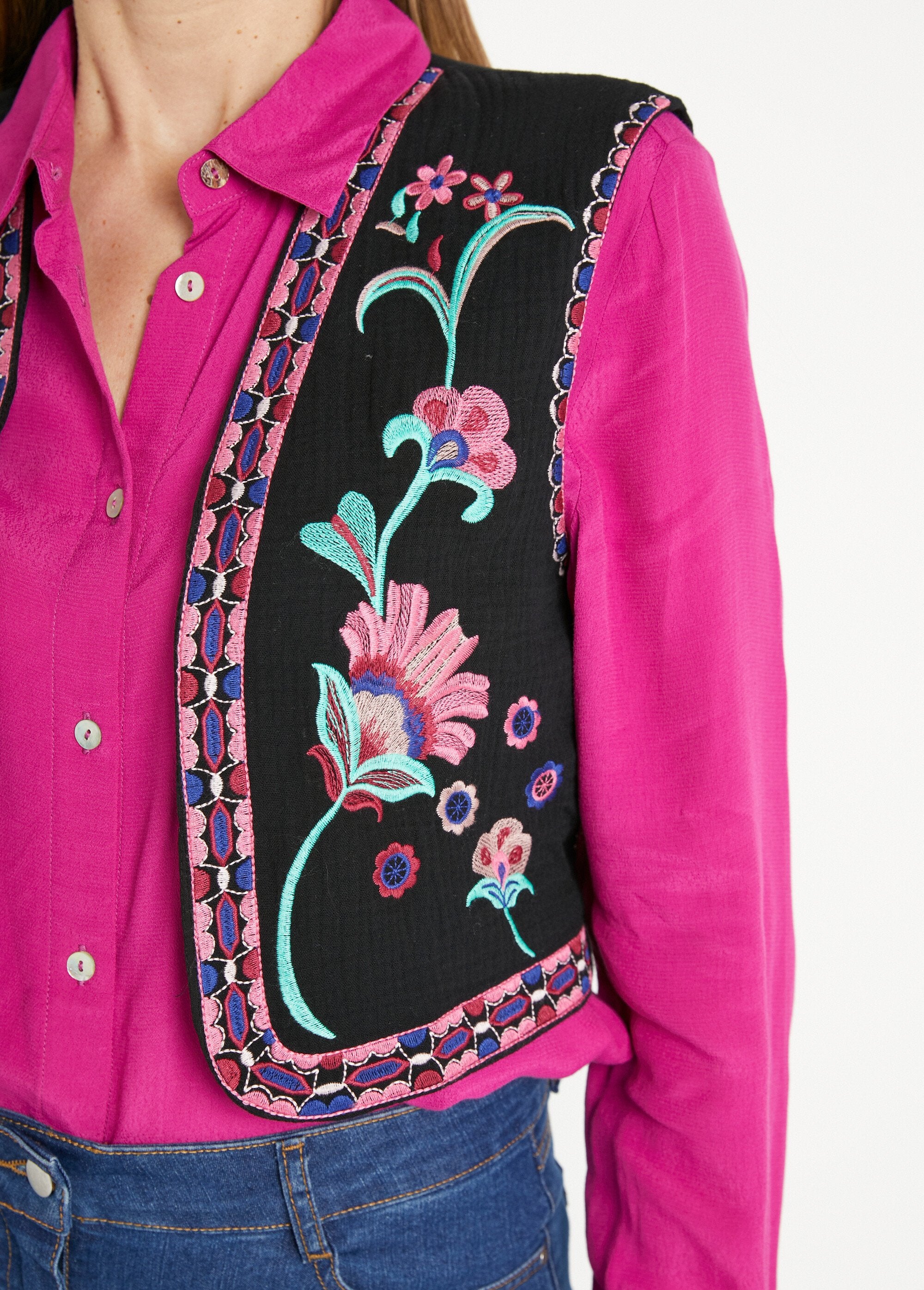 Rebeca_sin_mangas_con_bordado_floral_Negro__DE2_slim