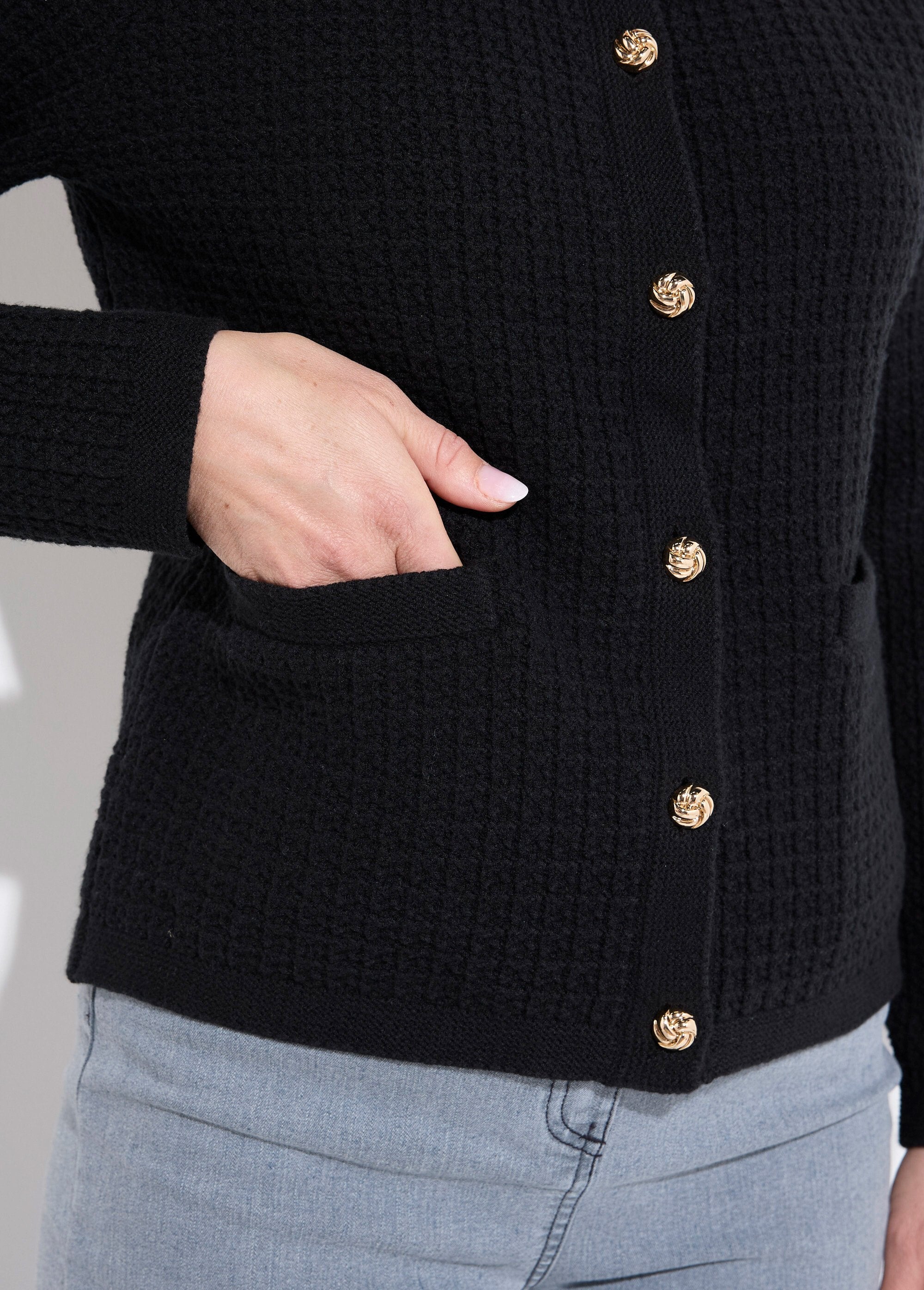 Chaqueta_chaleco_corta_abotonada_en_punto_efecto_tweed_Negro_DE1_slim