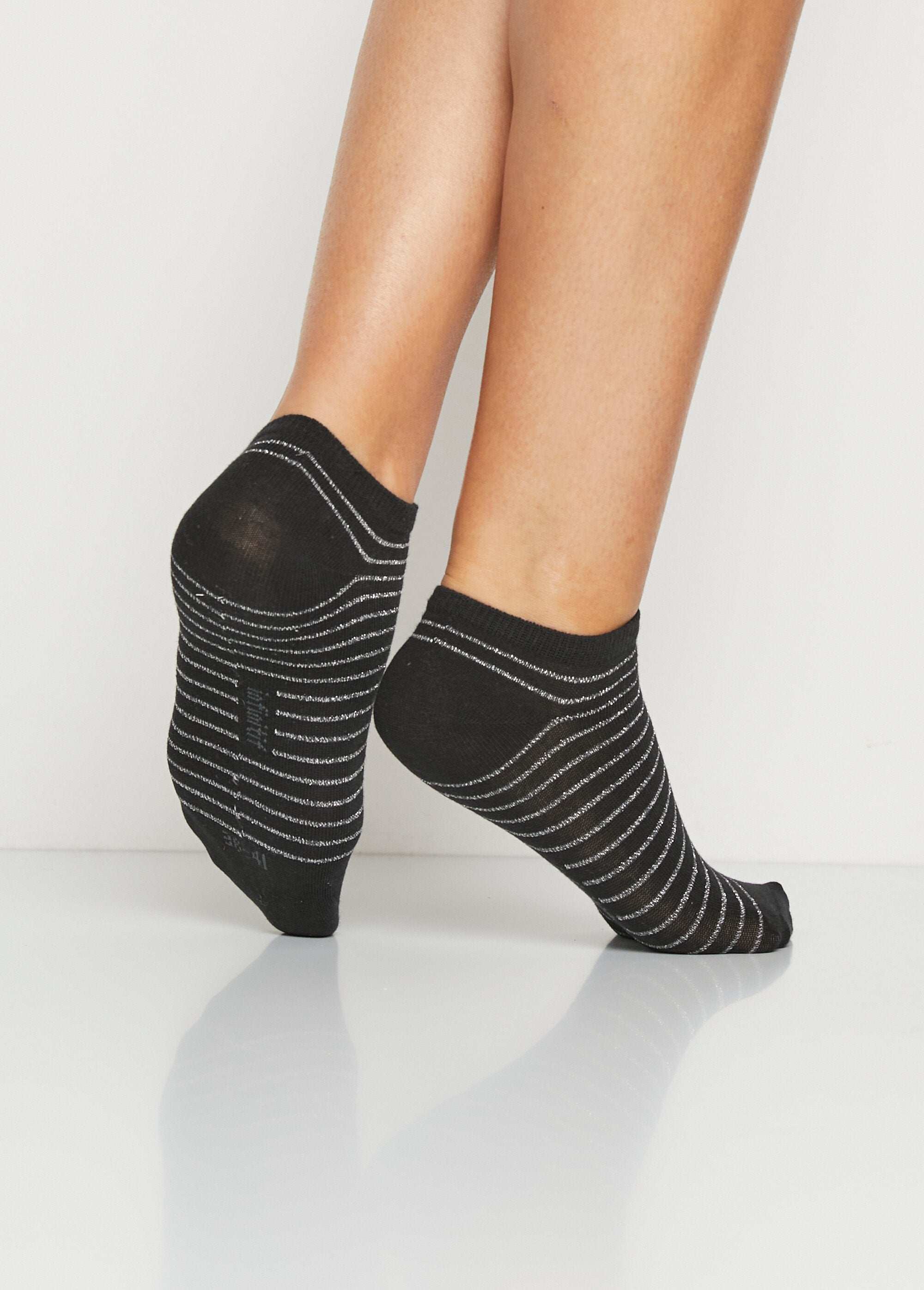 Calcetines_discretos_con_lurex_Lote_negro_surtido_3_DO1_slim