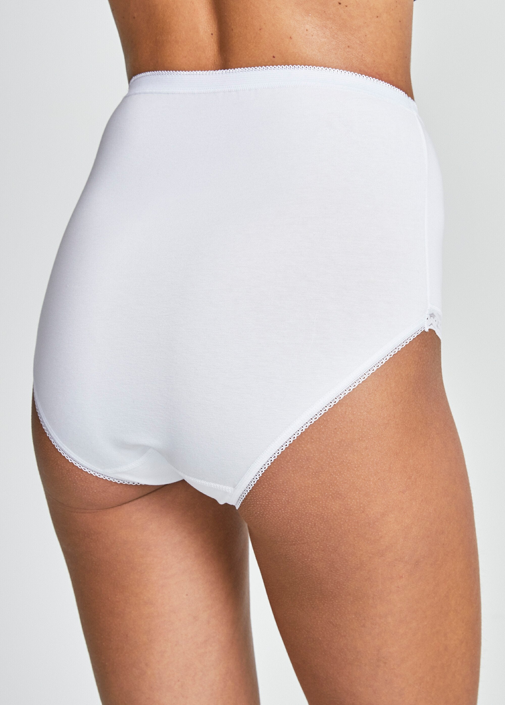 Braguita_de_cintura_alta_con_detalle_de_encaje_lote_blanco_2_DO1_slim
