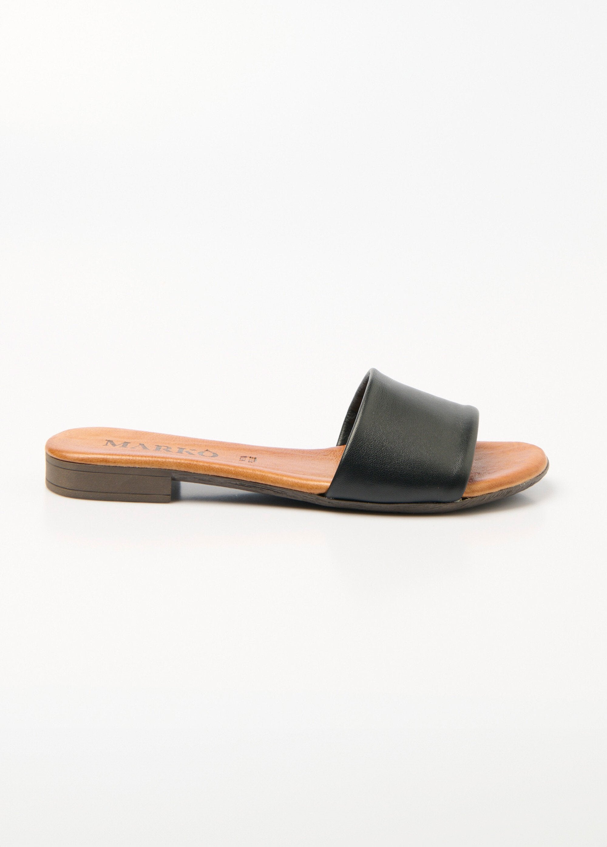 Mules_de_piel_con_tiras_anchas_y_suela_plana_Negro_DR1_slim