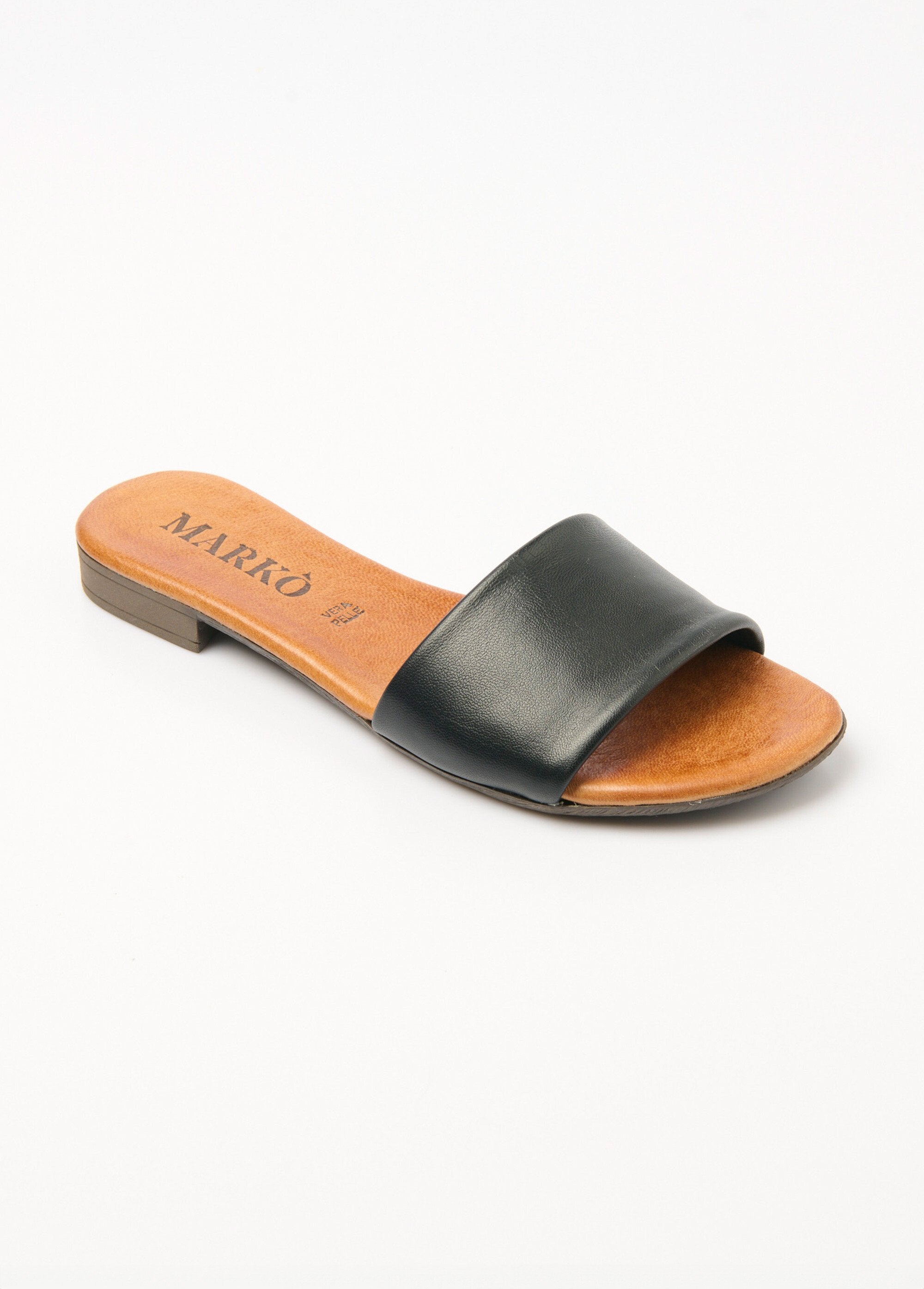 Mules_de_piel_con_tiras_anchas_y_suela_plana_Negro_FA1_slim