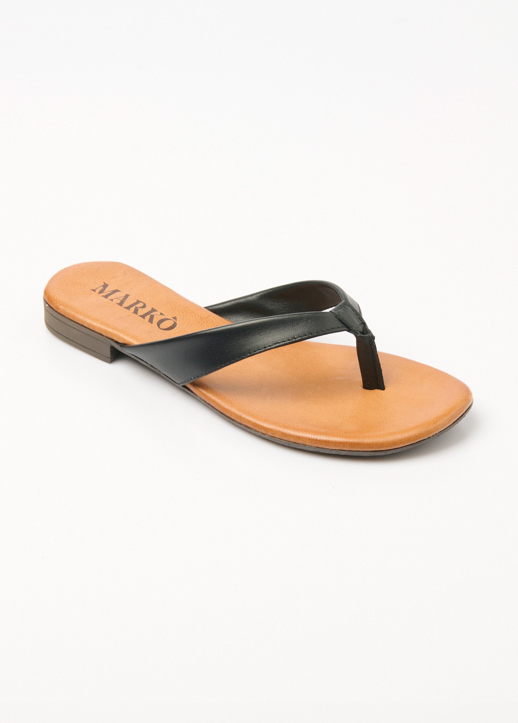 Elegantes_mules_de_piel_con_tiras_tipo_chanclas_Negro_FA1_slim