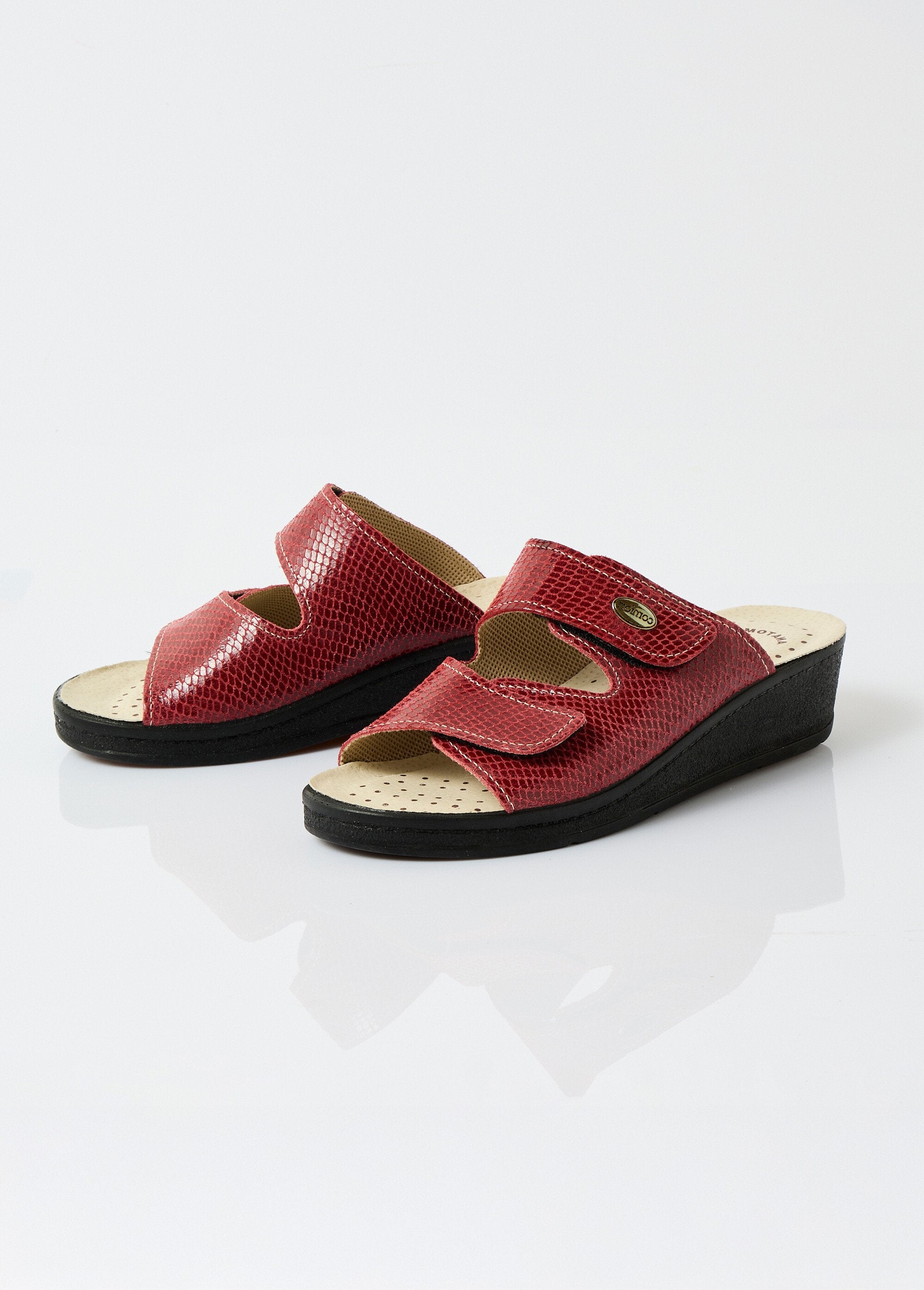 Mules_anchos_de_piel_con_velcro_Carmín_DE1_slim