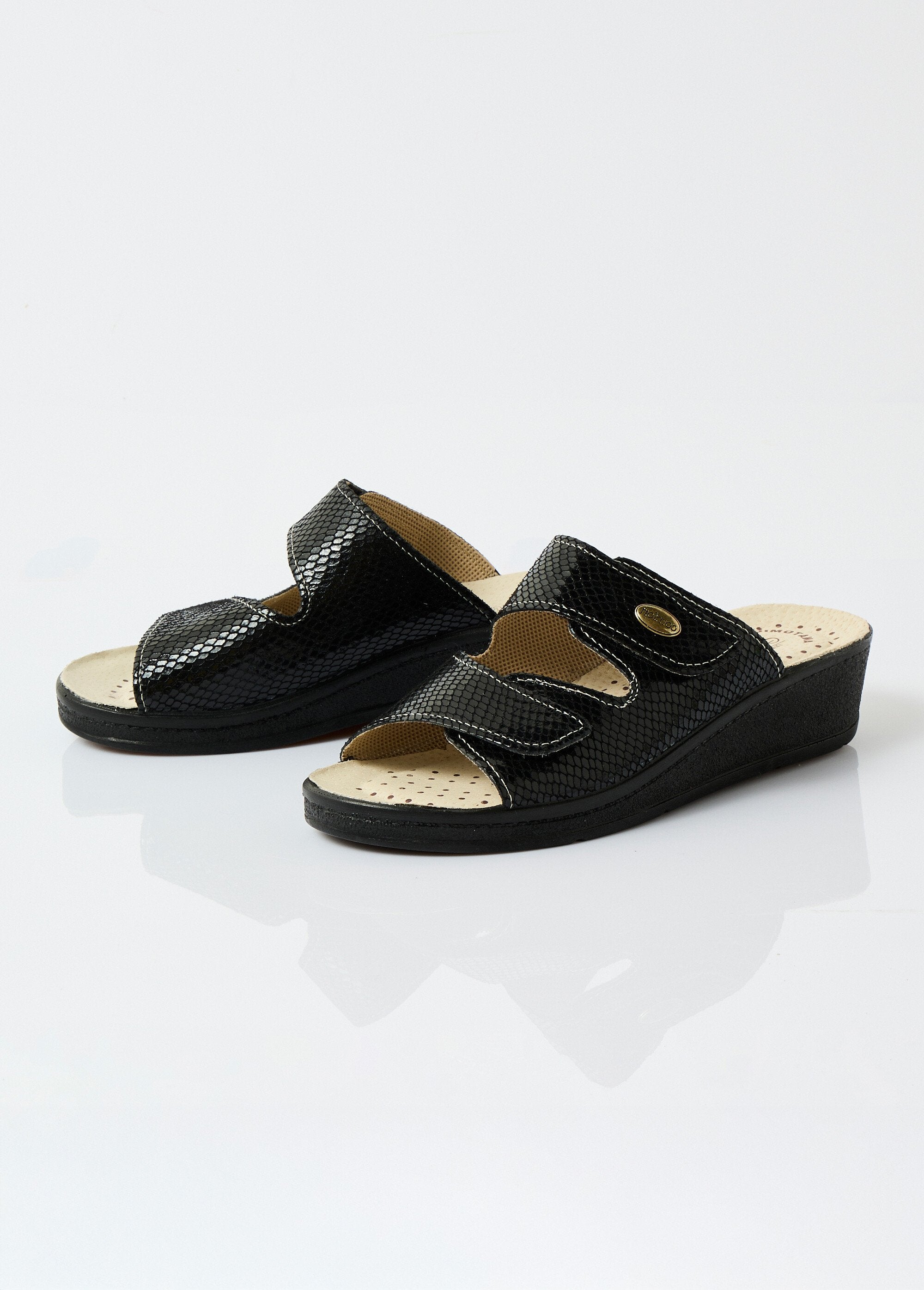 Mules_anchos_de_piel_con_velcro_Negro_DE1_slim
