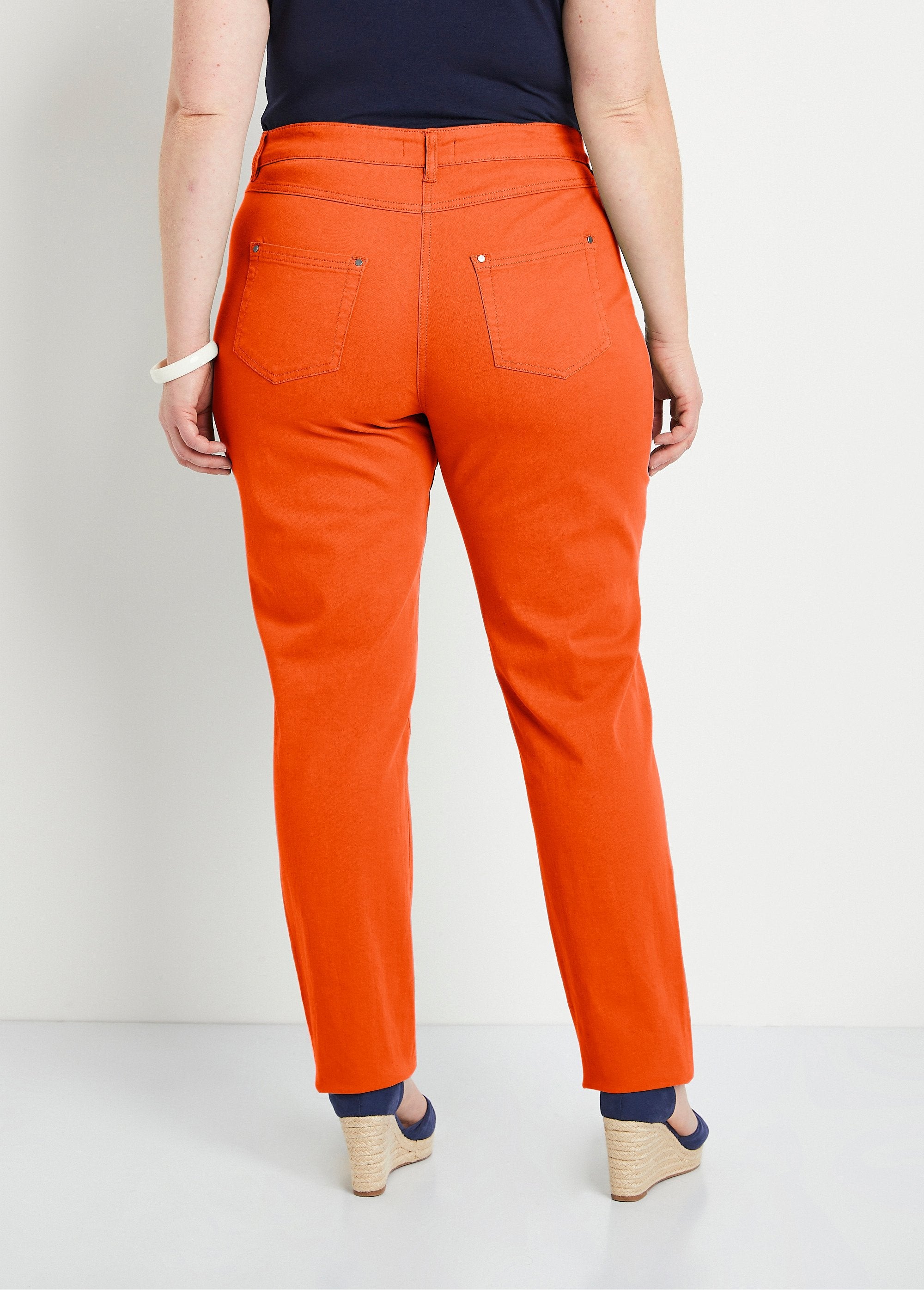 Pantalón_recto_de_algodón_elástico_de_5_bolsillos_naranja_DO1_curvy