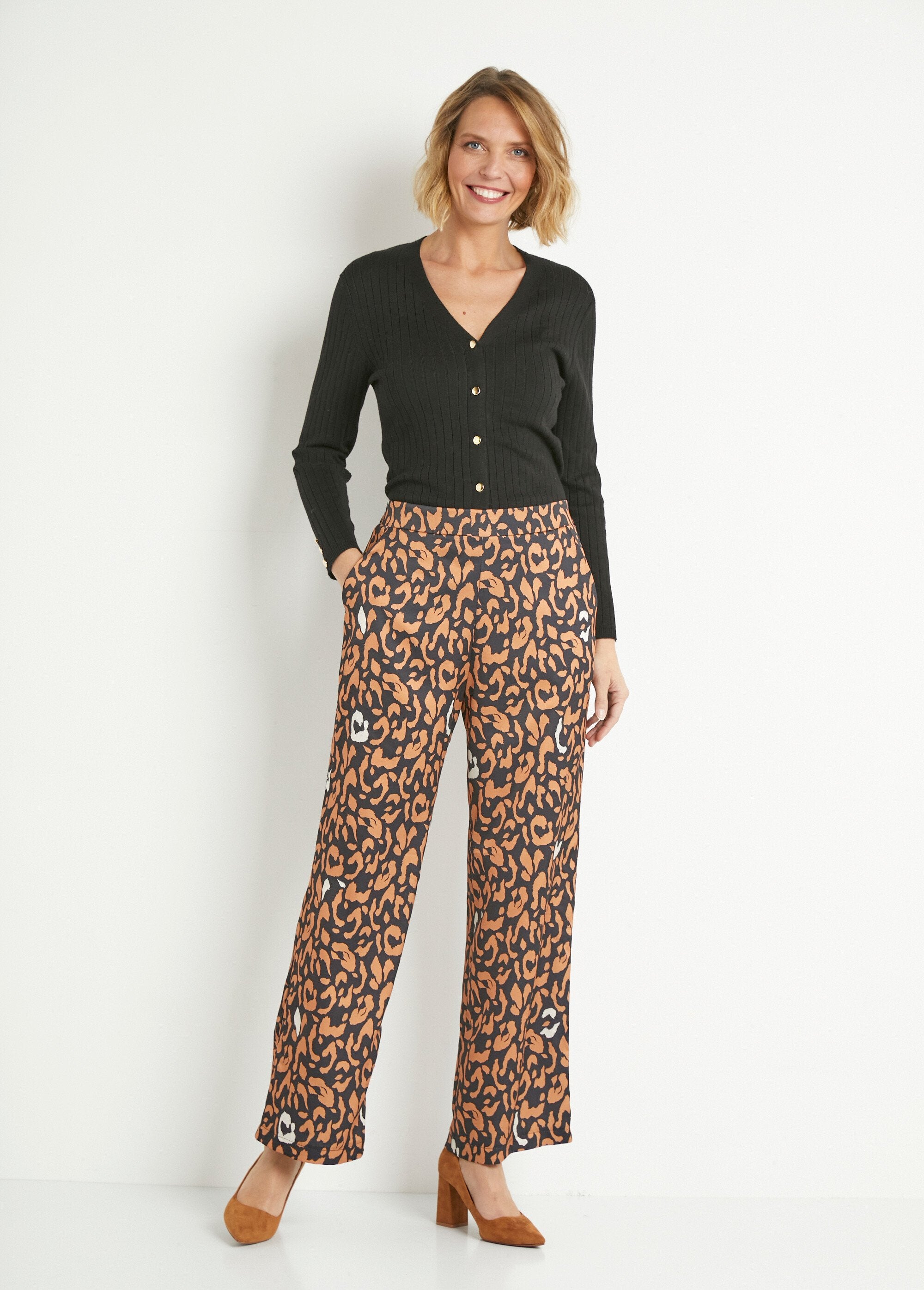 Pantalón_fluido_elástico_con_estampado_de_leopardo_Leopardo_SF1_slim