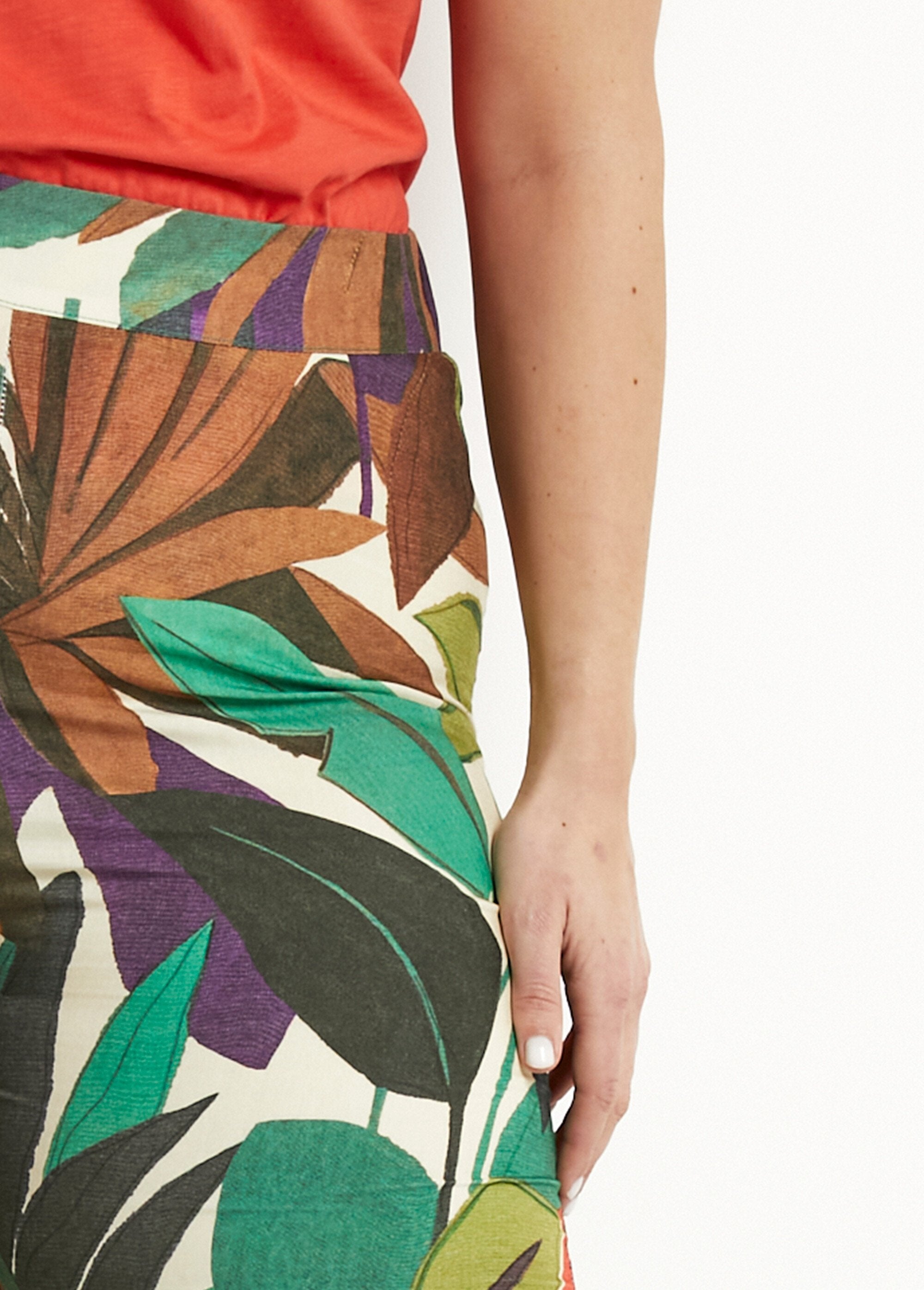 Pantalón_ancho_estampado_cintura_elástica_Multicolor_DE1_curvy