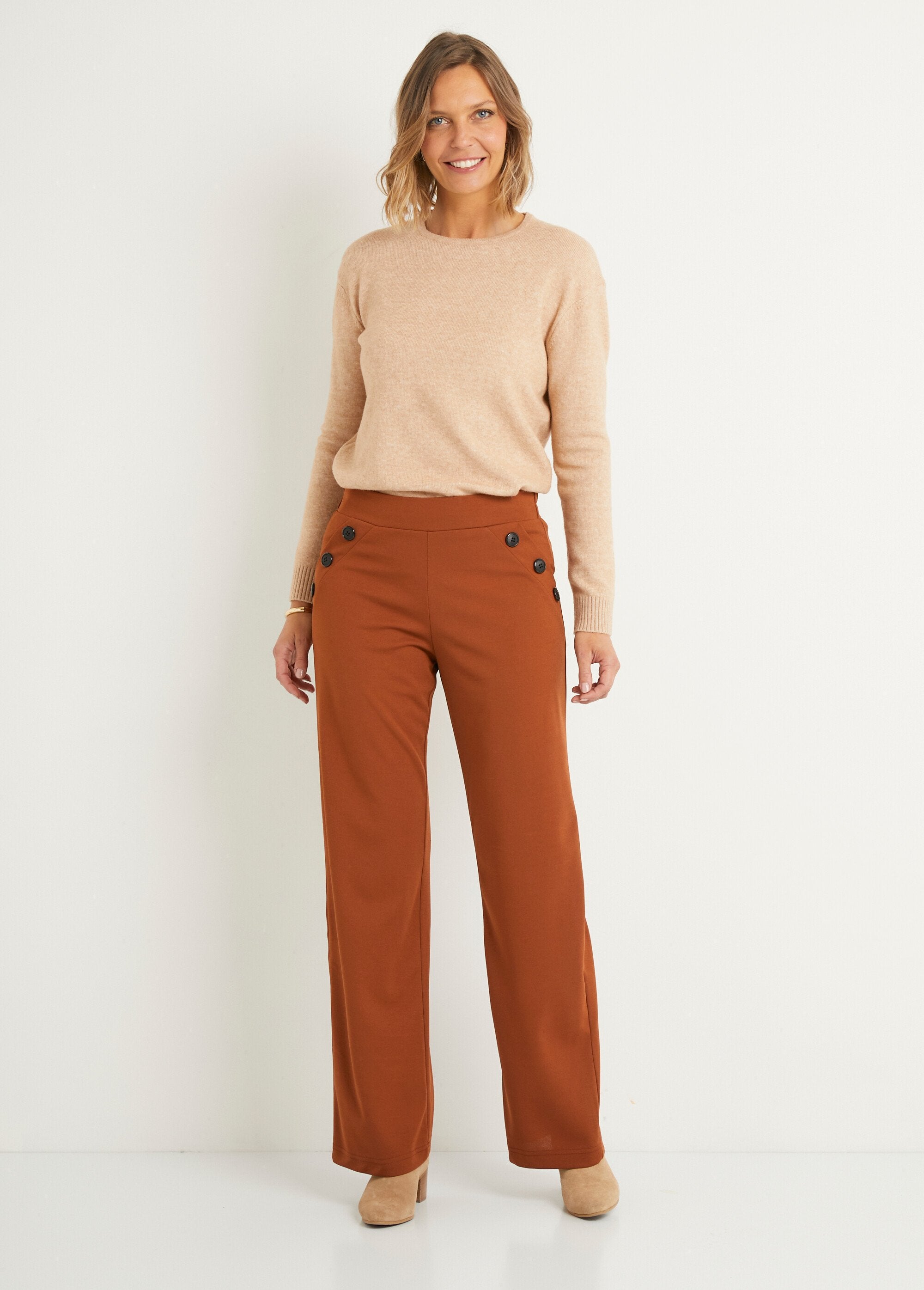 Pantalón_semielástico_de_pierna_ancha,_liso_camello_SF1_slim