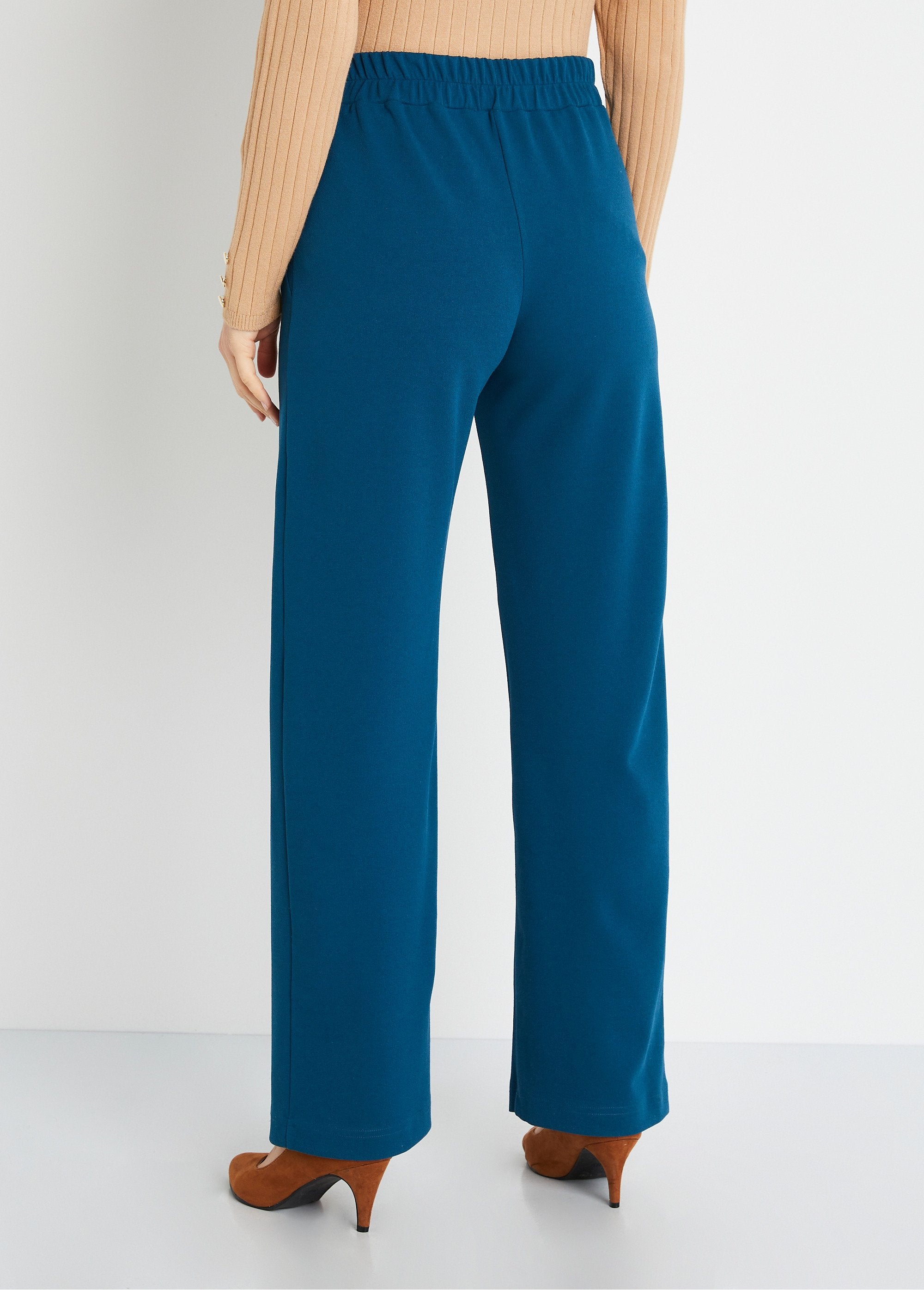 Pantalón_semielástico_de_pierna_ancha,_liso_Pato_DO1_slim