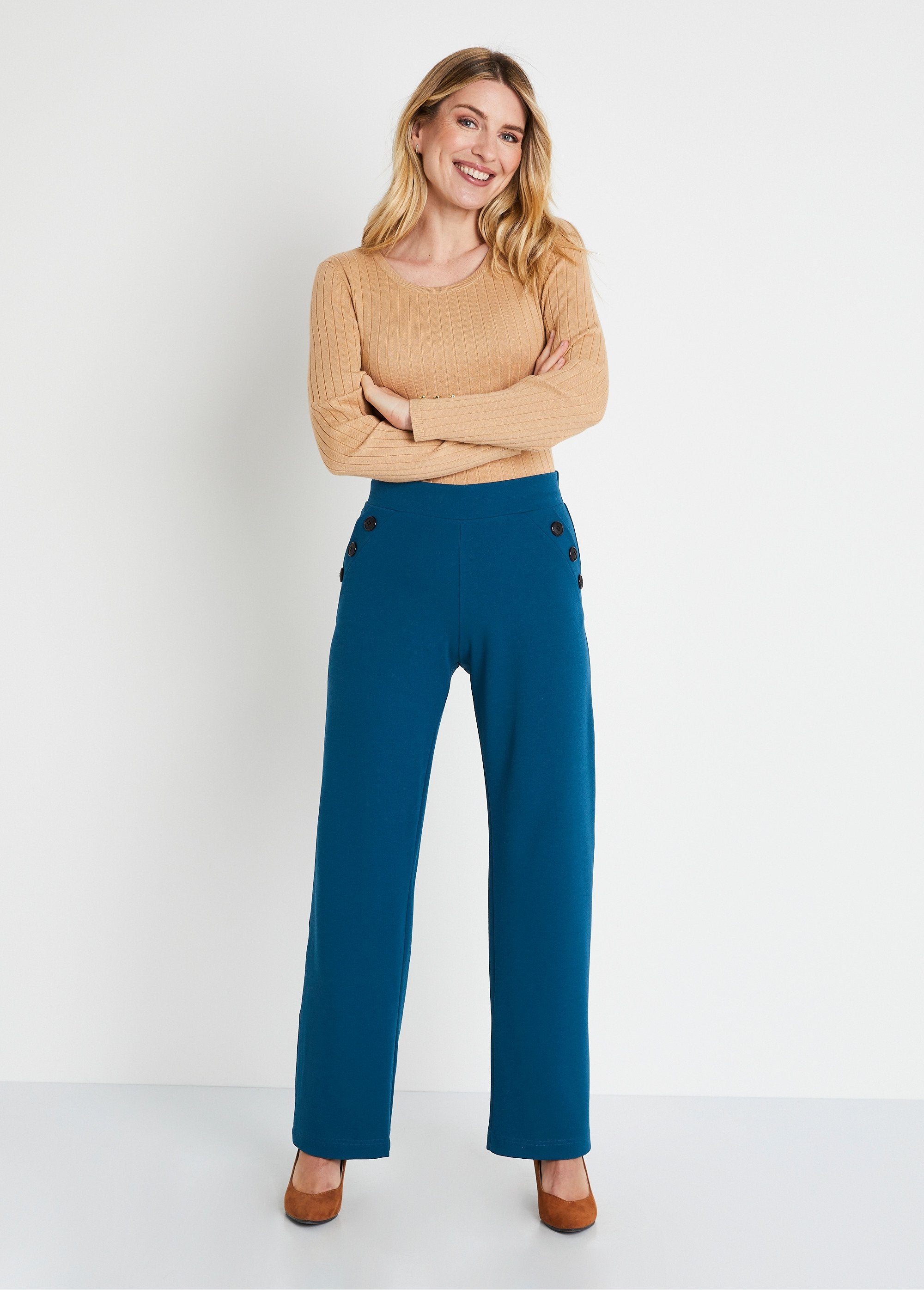 Pantalón_semielástico_de_pierna_ancha,_liso_Pato_SF1_slim