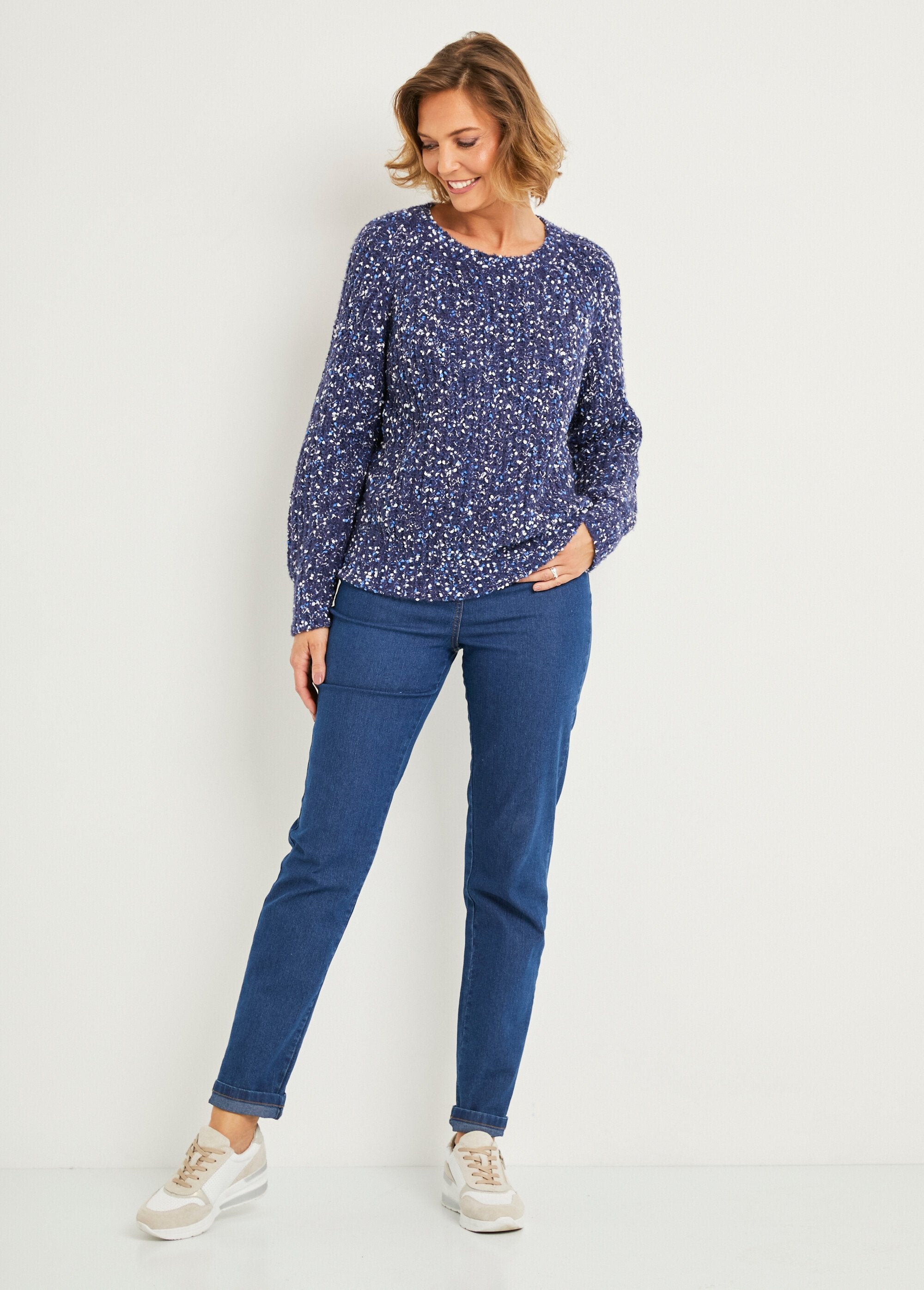 Cálido_jersey_de_cuello_redondo_de_punto_con_cuentas_Azul_SF1_slim