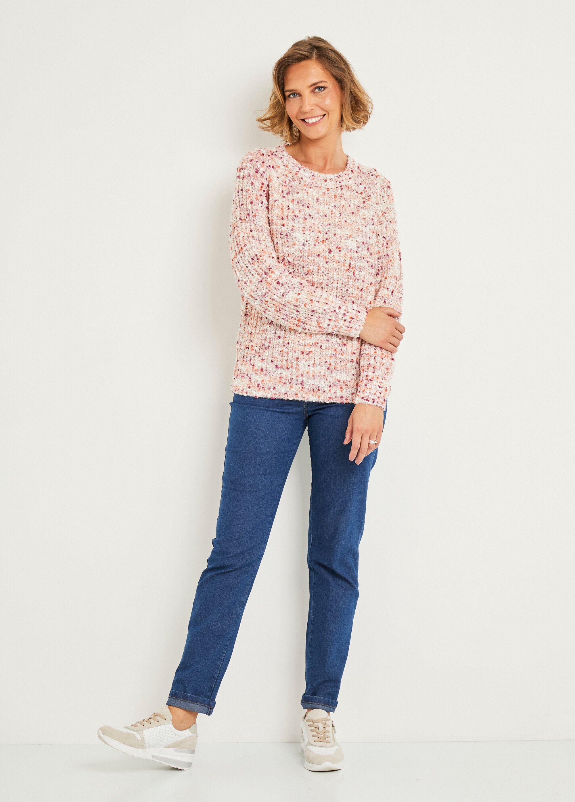 Cálido_jersey_de_cuello_redondo_de_punto_con_cuentas_Beige_SF1_slim