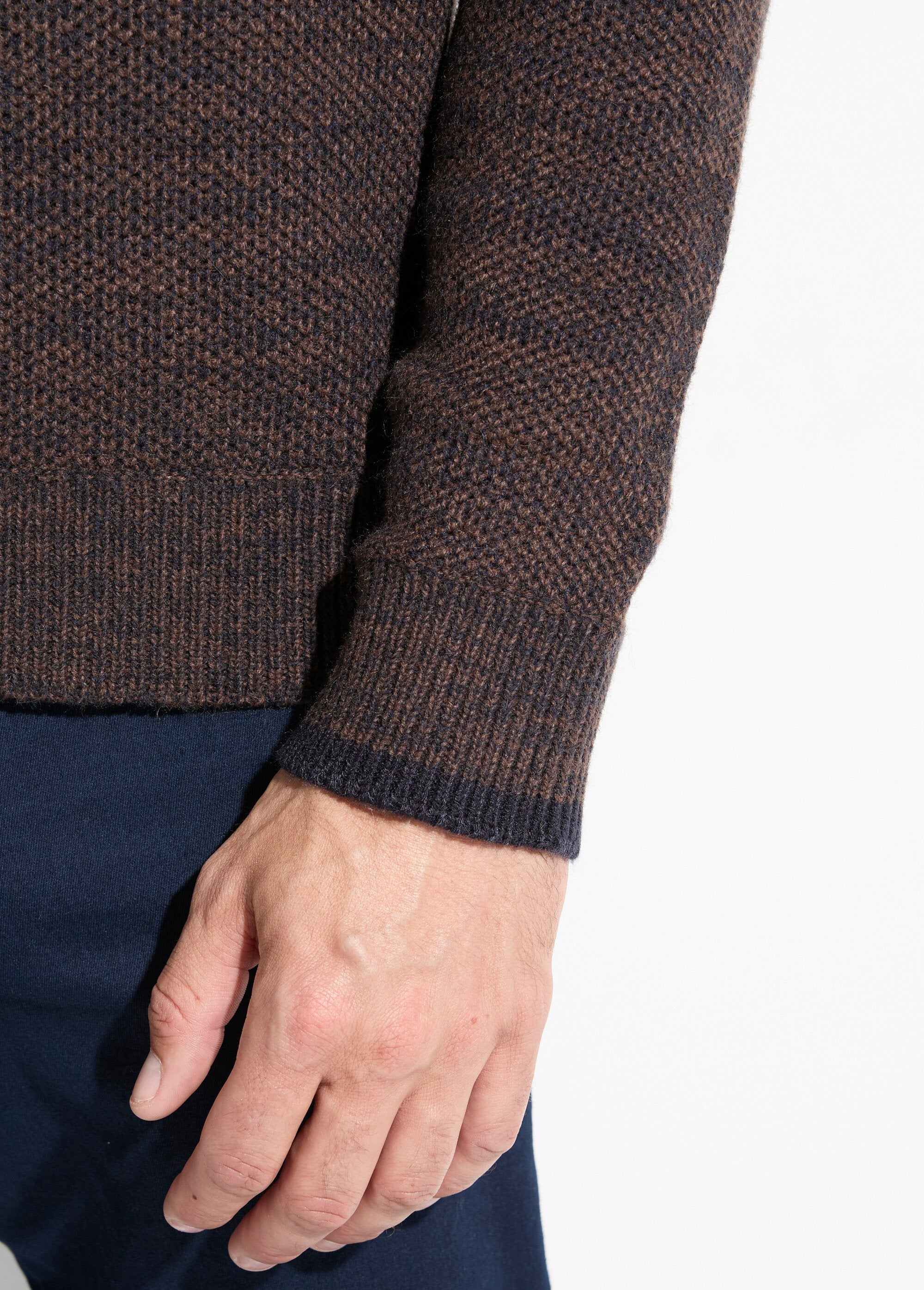Suéter_de_cuello_alto_con_cremallera_en_punto_de_lana_jaspeada_Castaño_DE2_slim