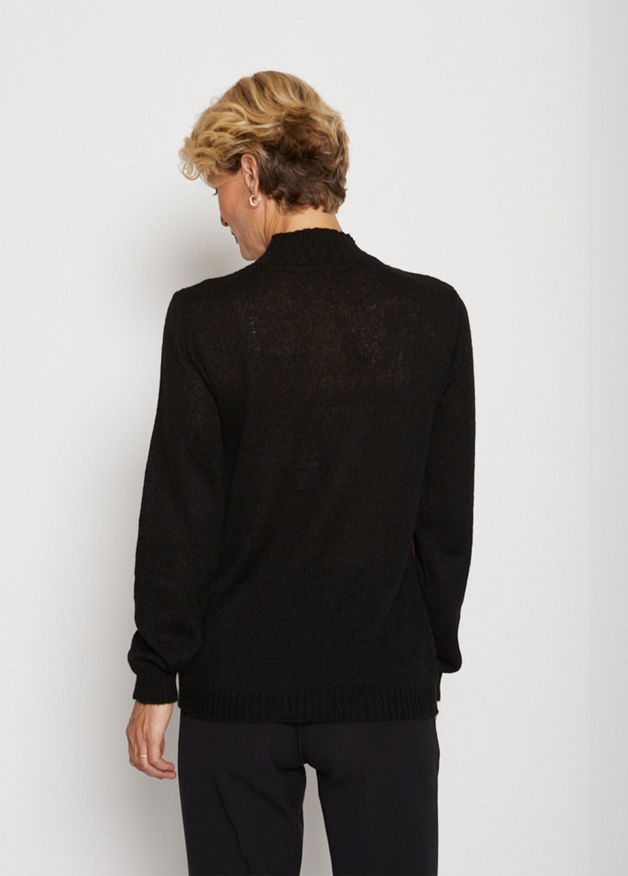 Jersey_jacquard_de_cuello_alto_Grosella_negra_y_negra_DO1_slim
