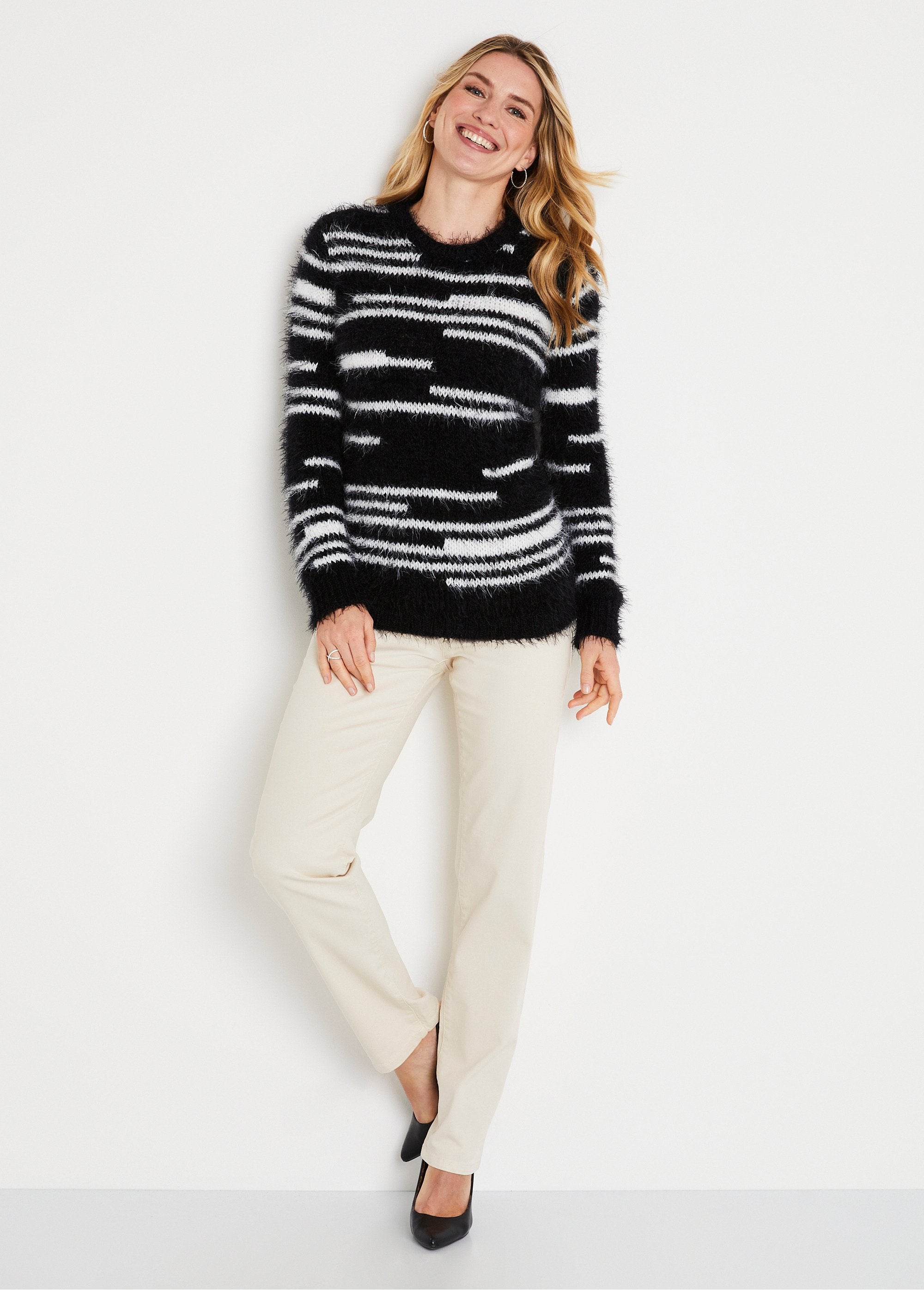 Jersey_de_punto_suave_efecto_pelo_Negro_y_crudo_SF1_slim