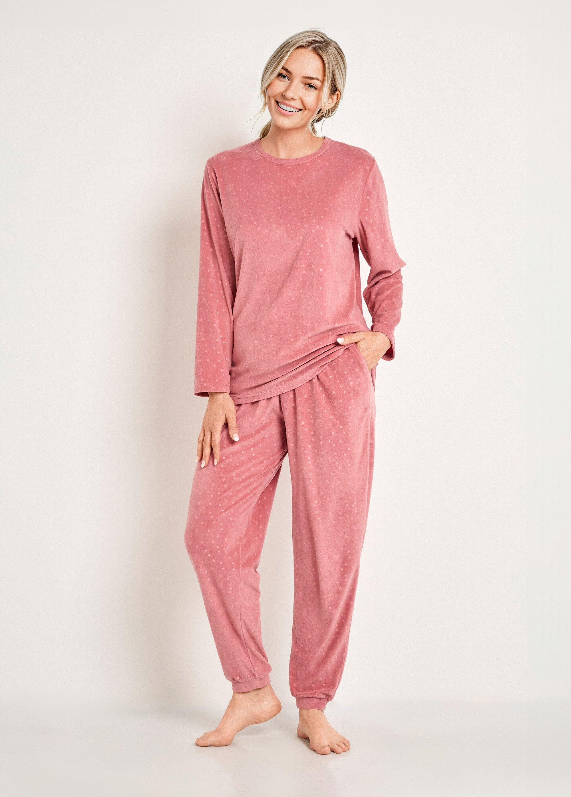 Pantalón_de_pijama_de_terciopelo_con_cuello_redondo_y_lunares_en_relieve_Rosa_FA1_slim