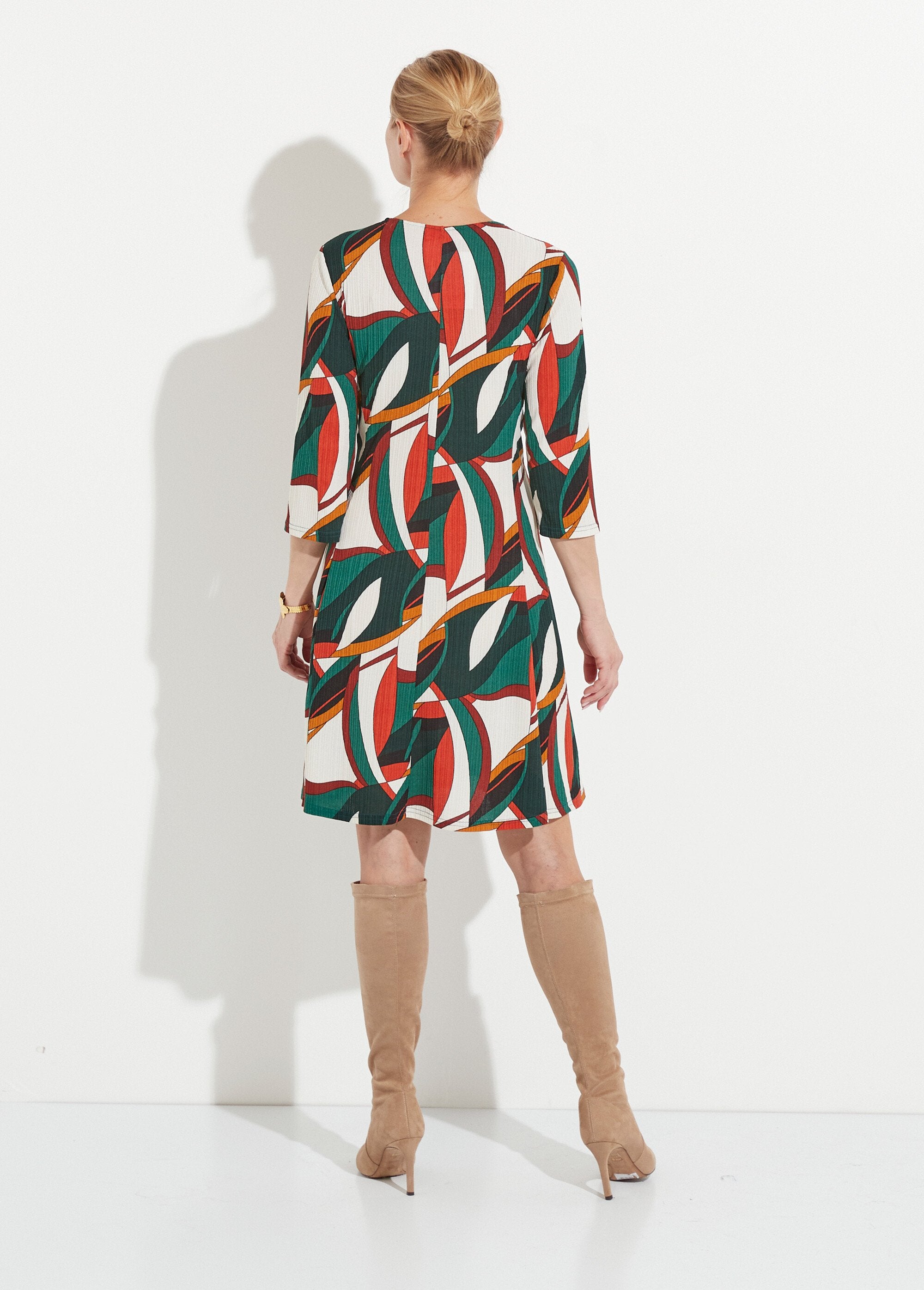 Vestido_corto_cruzado_con_estampado_gráfico_multicolor_Estampado_verde_DO1_slim