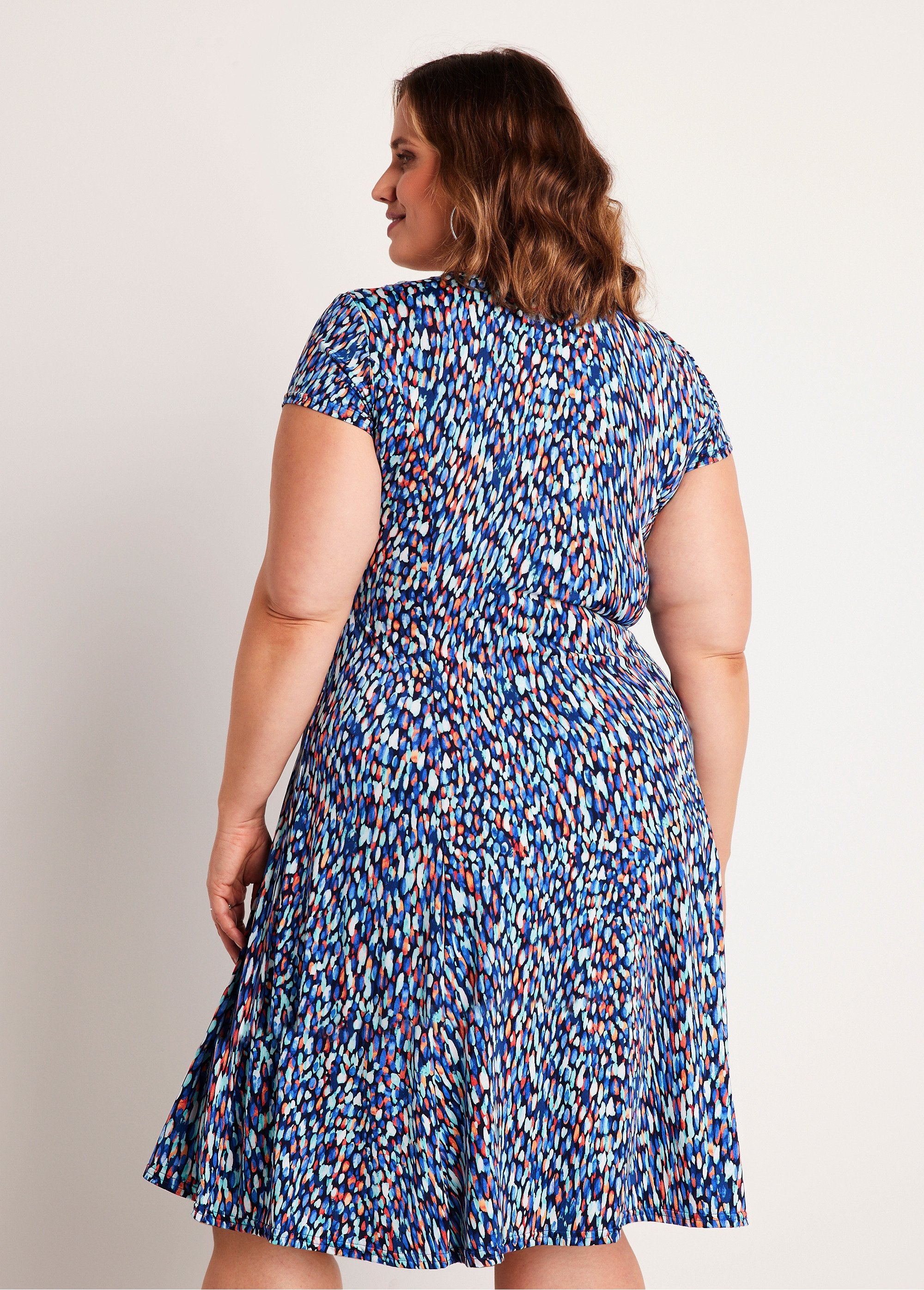Vestido_corto_evasé_curvado_diablillo_azul_DO1_curvy