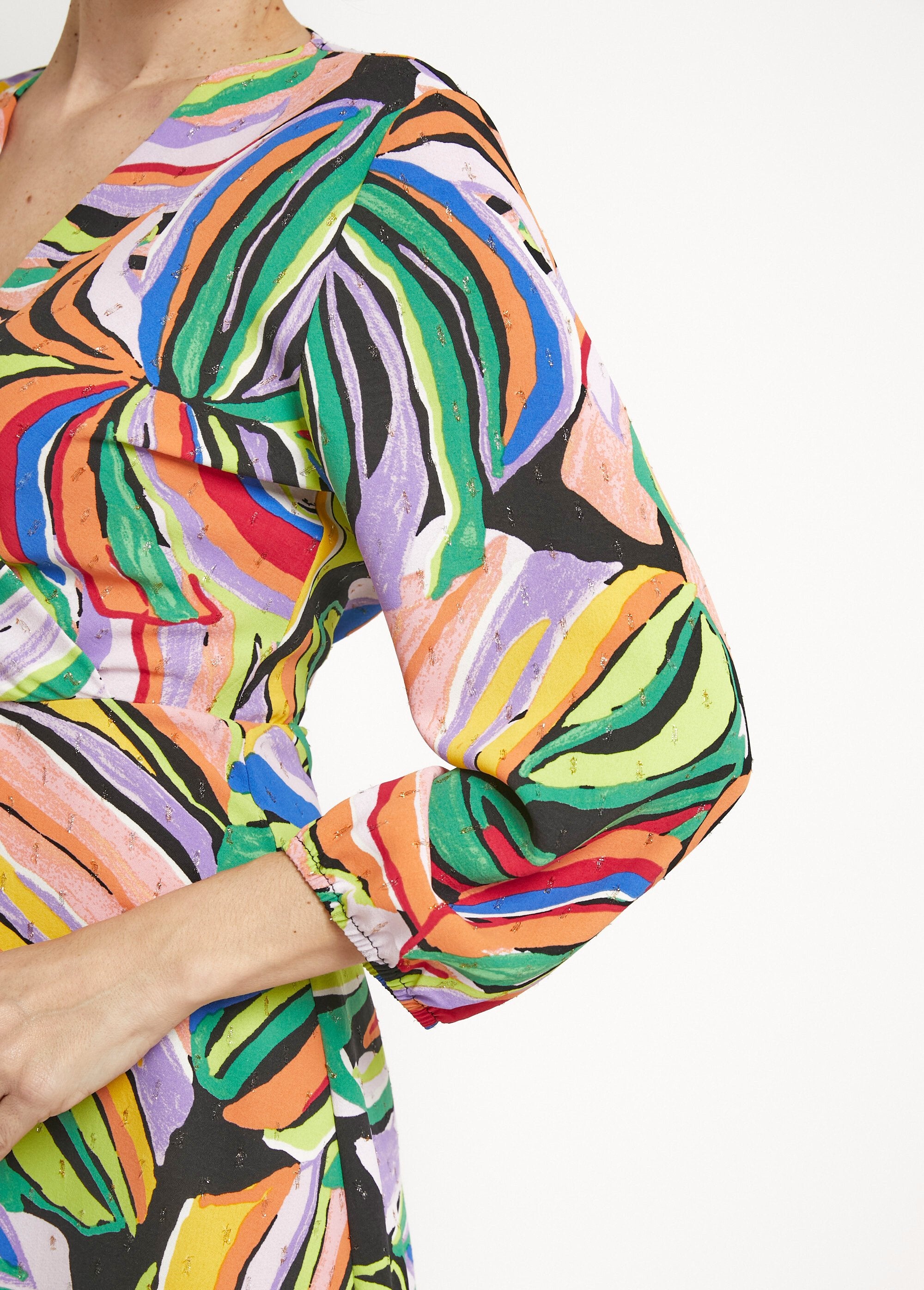 Vestido_corto_con_estampado_gráfico_de_follaje_Multicolor_DE2_slim