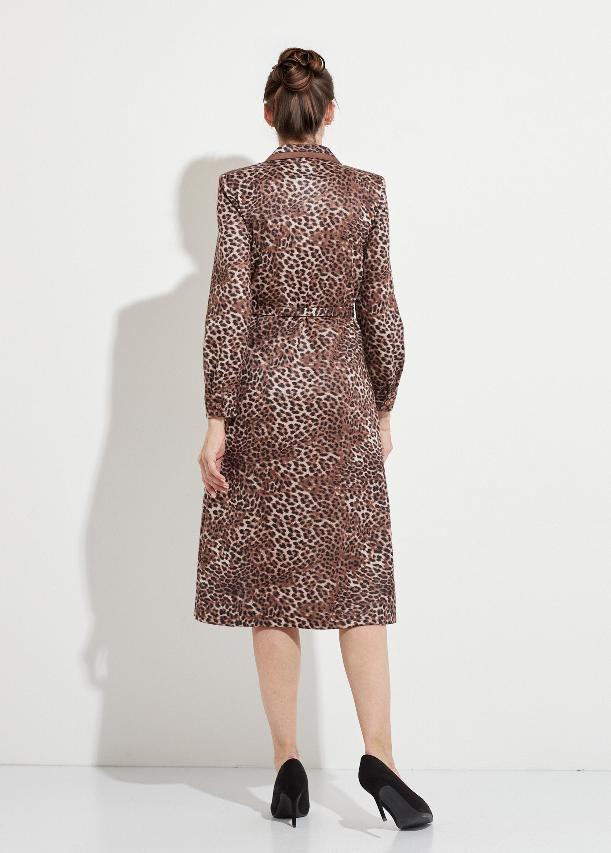 Vestido_midi_de_cuello_sastre_con_estampado_de_leopardo_Castaño_DO1_slim