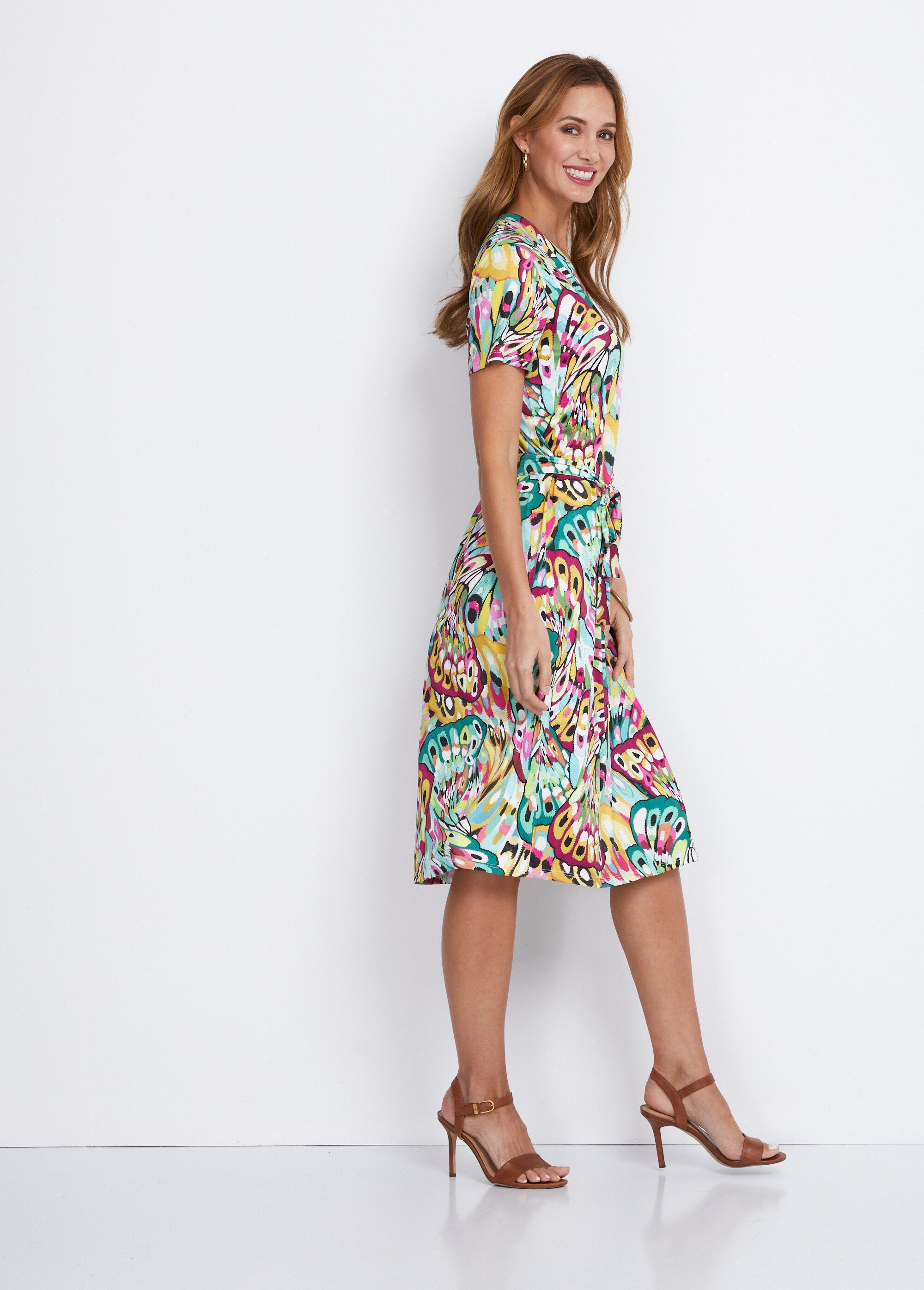 Vestido_túnica_corto_estampado_con_cuello_en_V_verde_y_rosa_DR1_slim