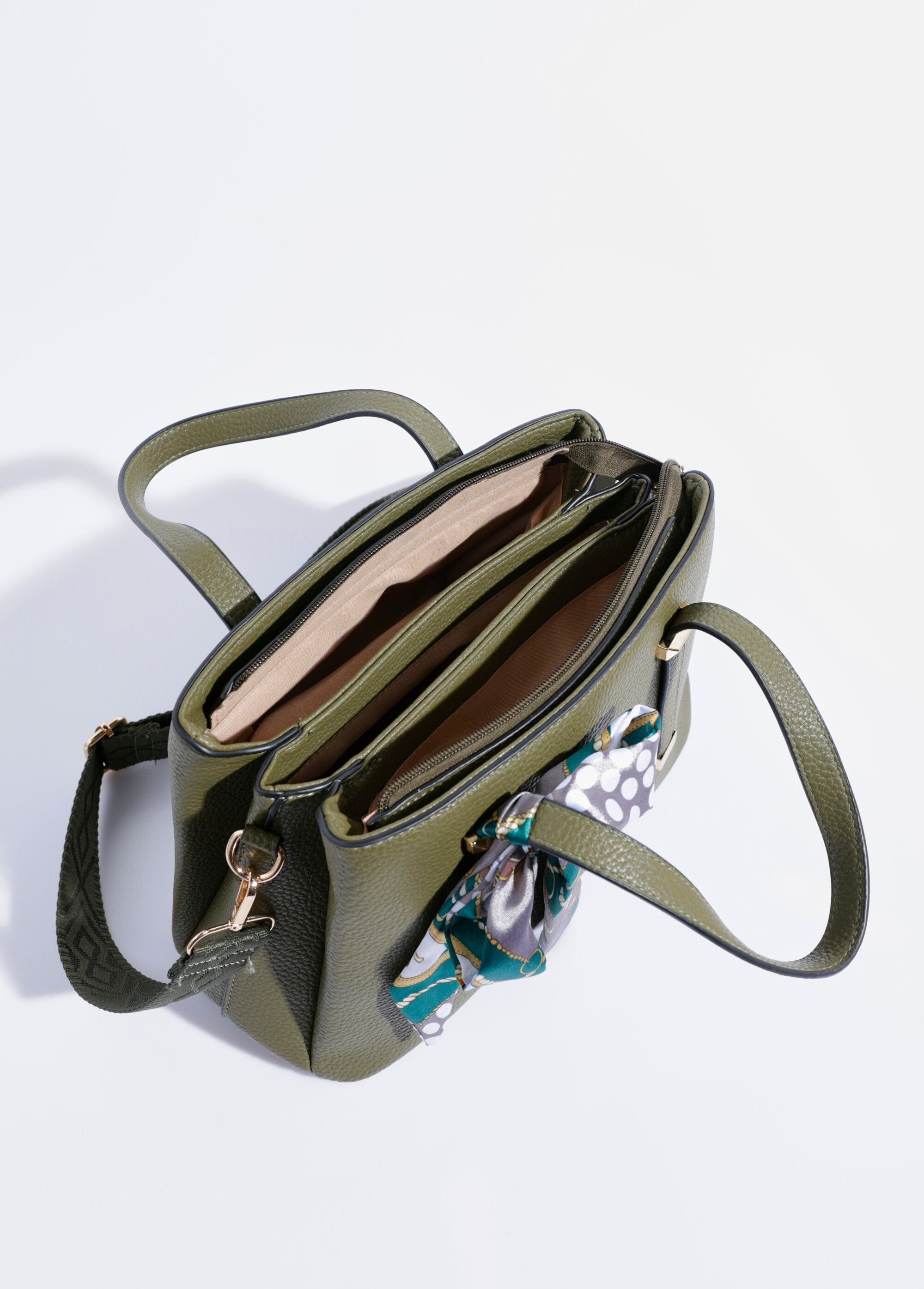 Bolso_para_llevar_al_hombro_o_en_la_mano._Caqui_DE1_slim