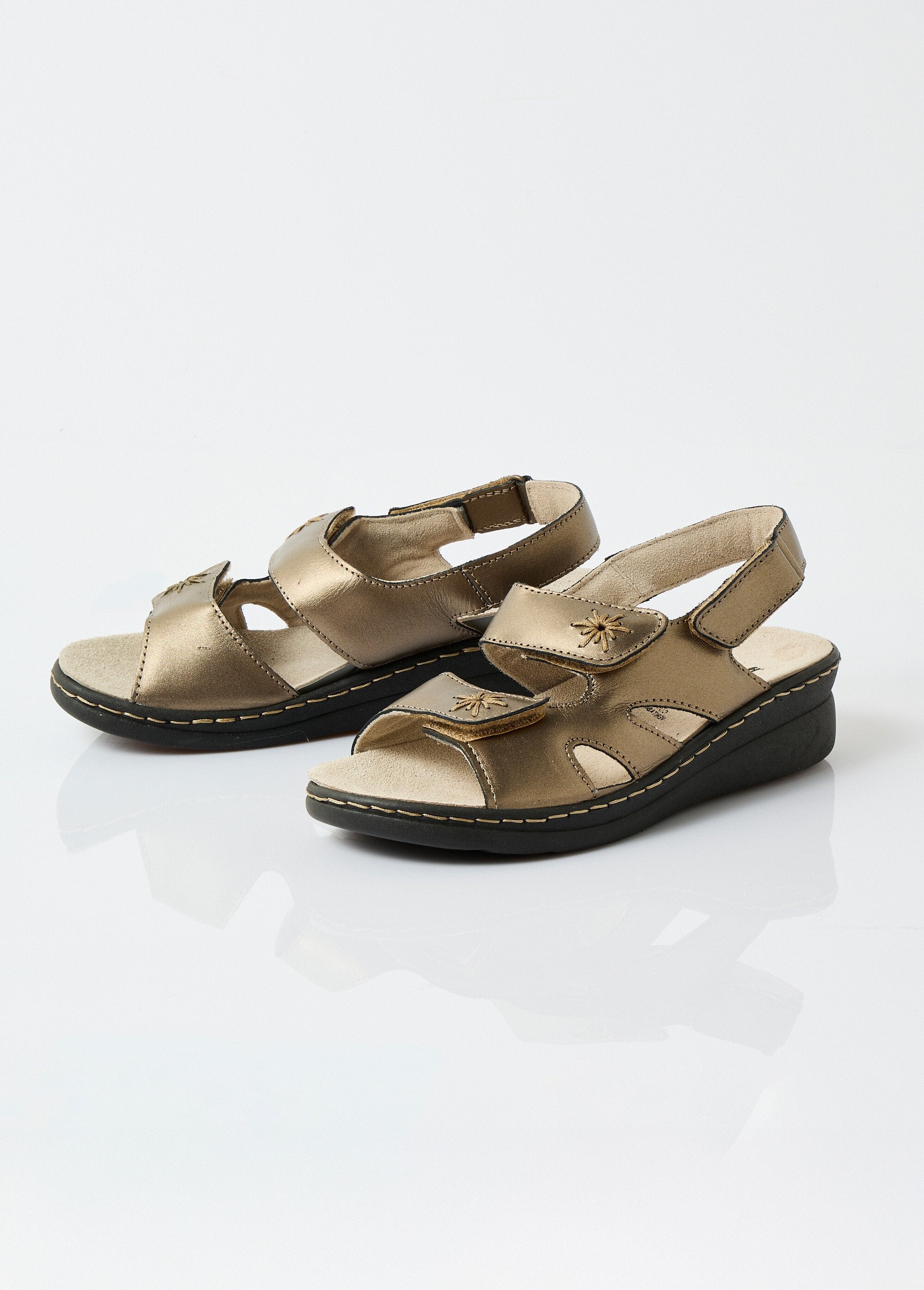 Sandalias_anchas_de_piel_bordadas_Bronce_DE1_slim