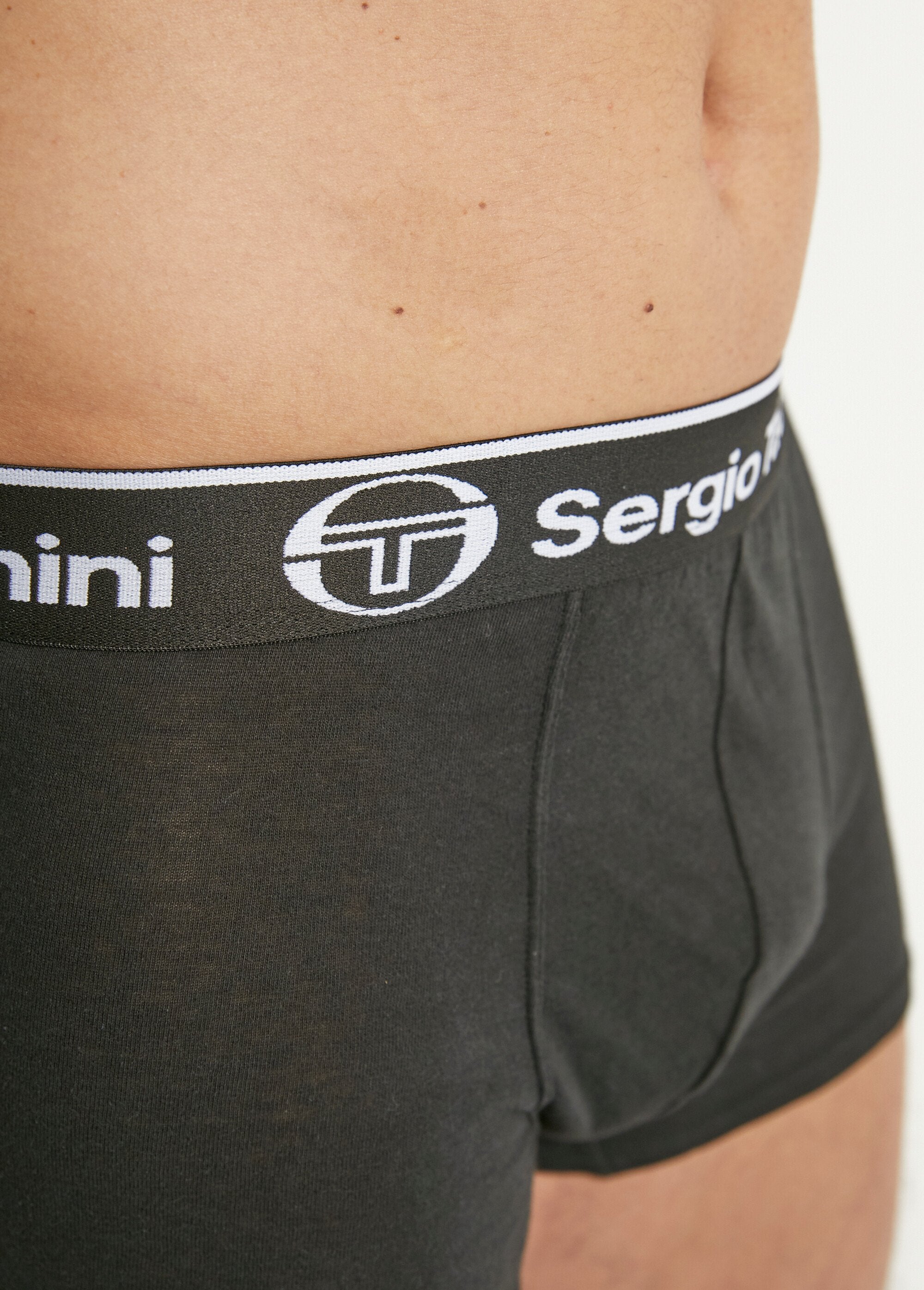 Conjunto_de_calzoncillos_bóxer_+_3_pares_de_calcetines_Negro_DE1_slim