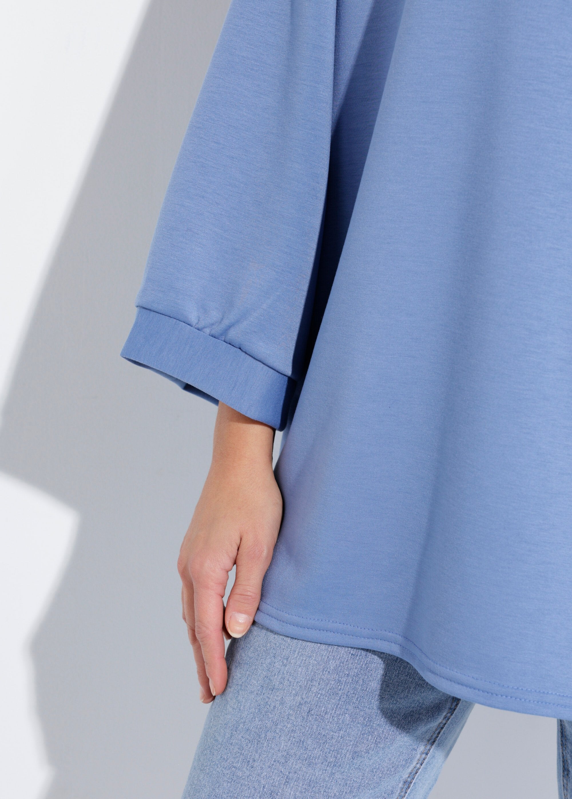 Sudadera_de_cuello_redondo_ancho,_mangas_3/4_vaqueros_azules_DE1_slim