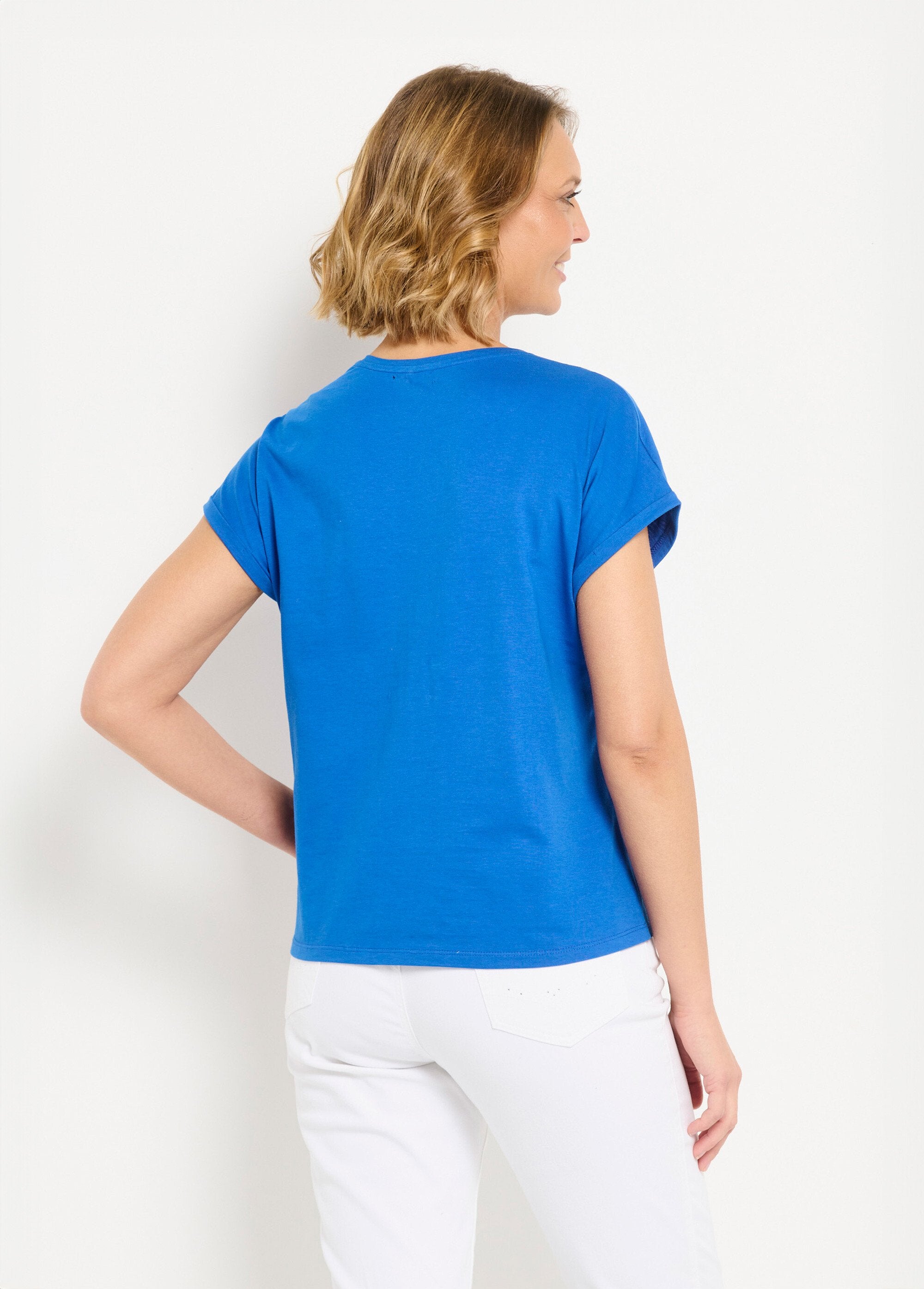Camiseta_de_algodón_lisa_con_mangas_cortas_y_lentejuelas._azul_duro_DO1_slim