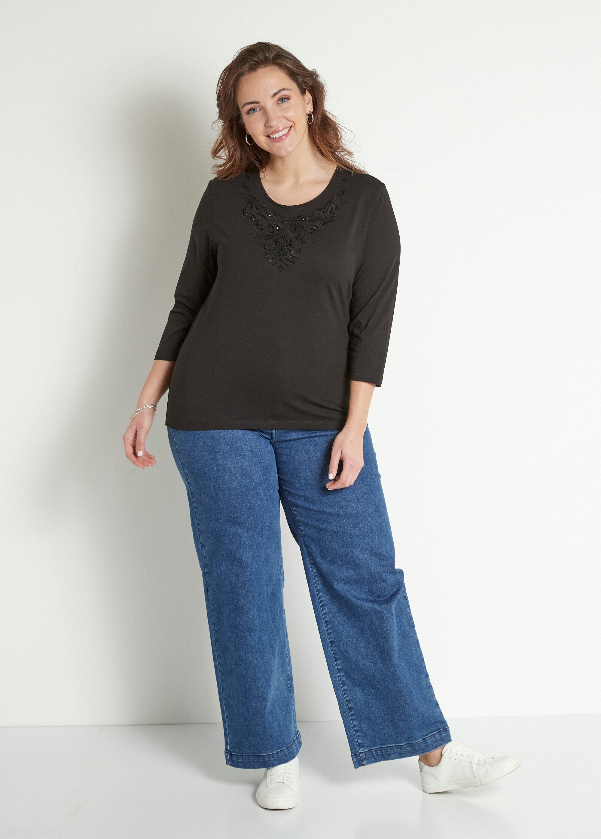 Camiseta_corta_bordada_manga_3/4_Negro_SF1_curvy