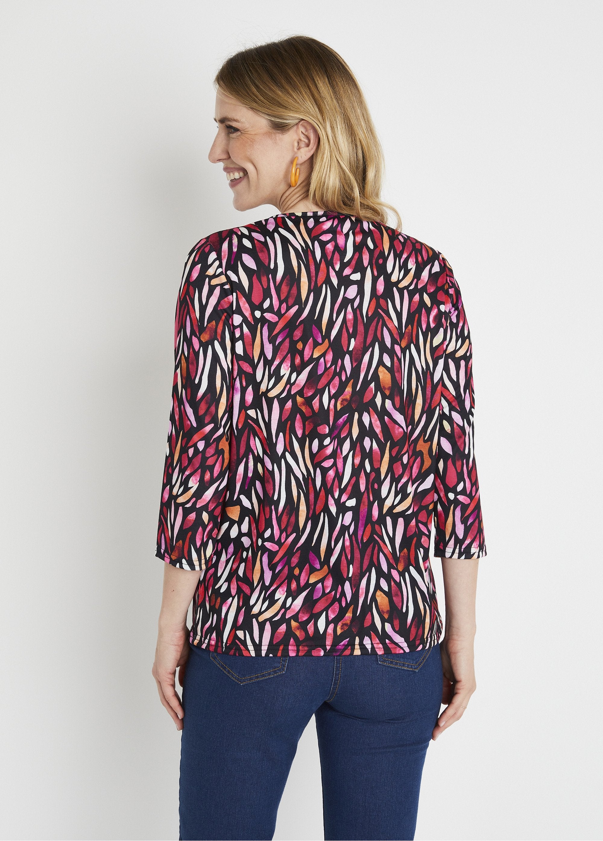 Camiseta_corta,_estampado_fantasía,_cuello_redondo_mandarina_y_rosa_DO1_slim