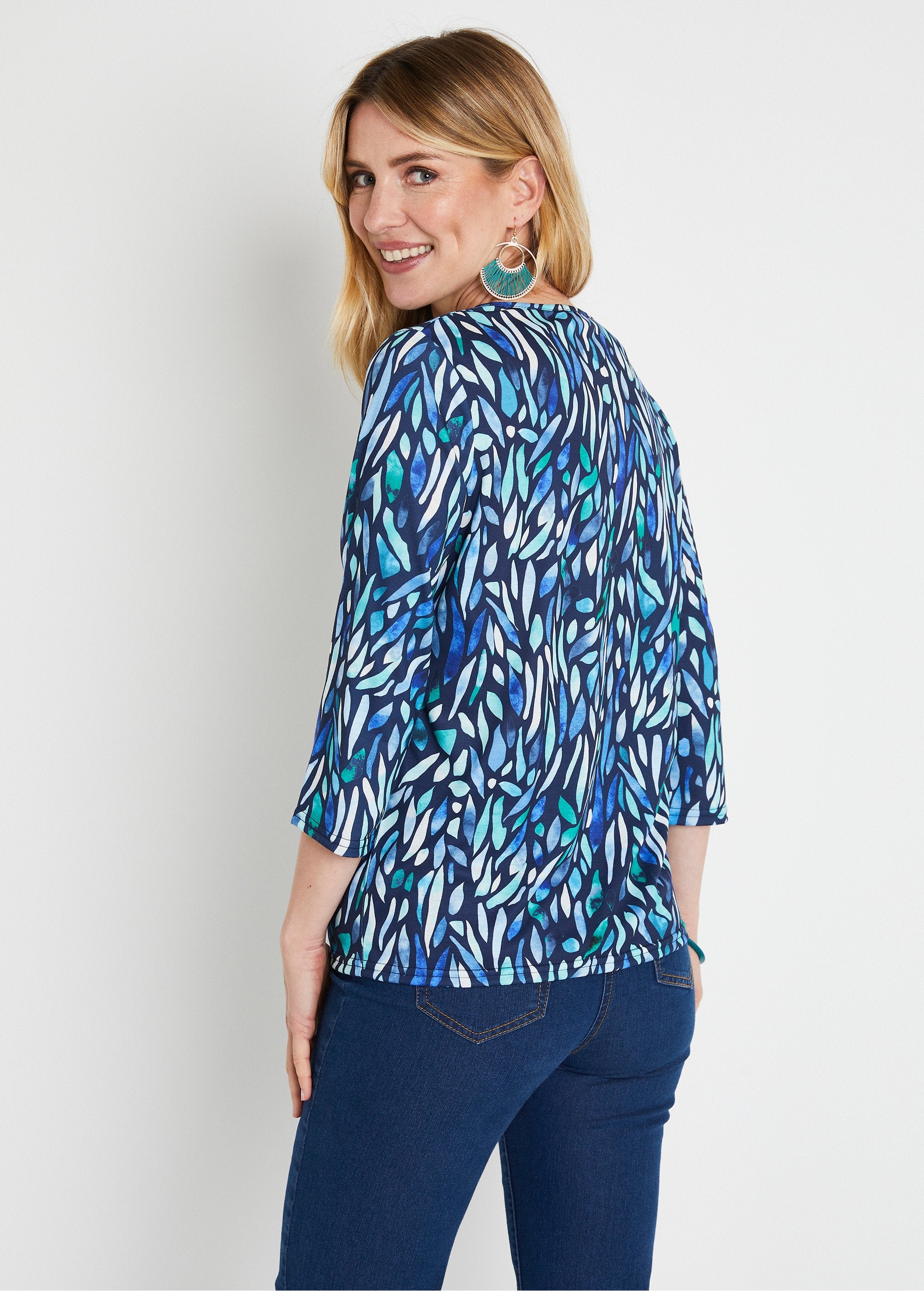 Camiseta_corta,_estampado_fantasía,_cuello_redondo_Azul_y_verde_DO1_slim